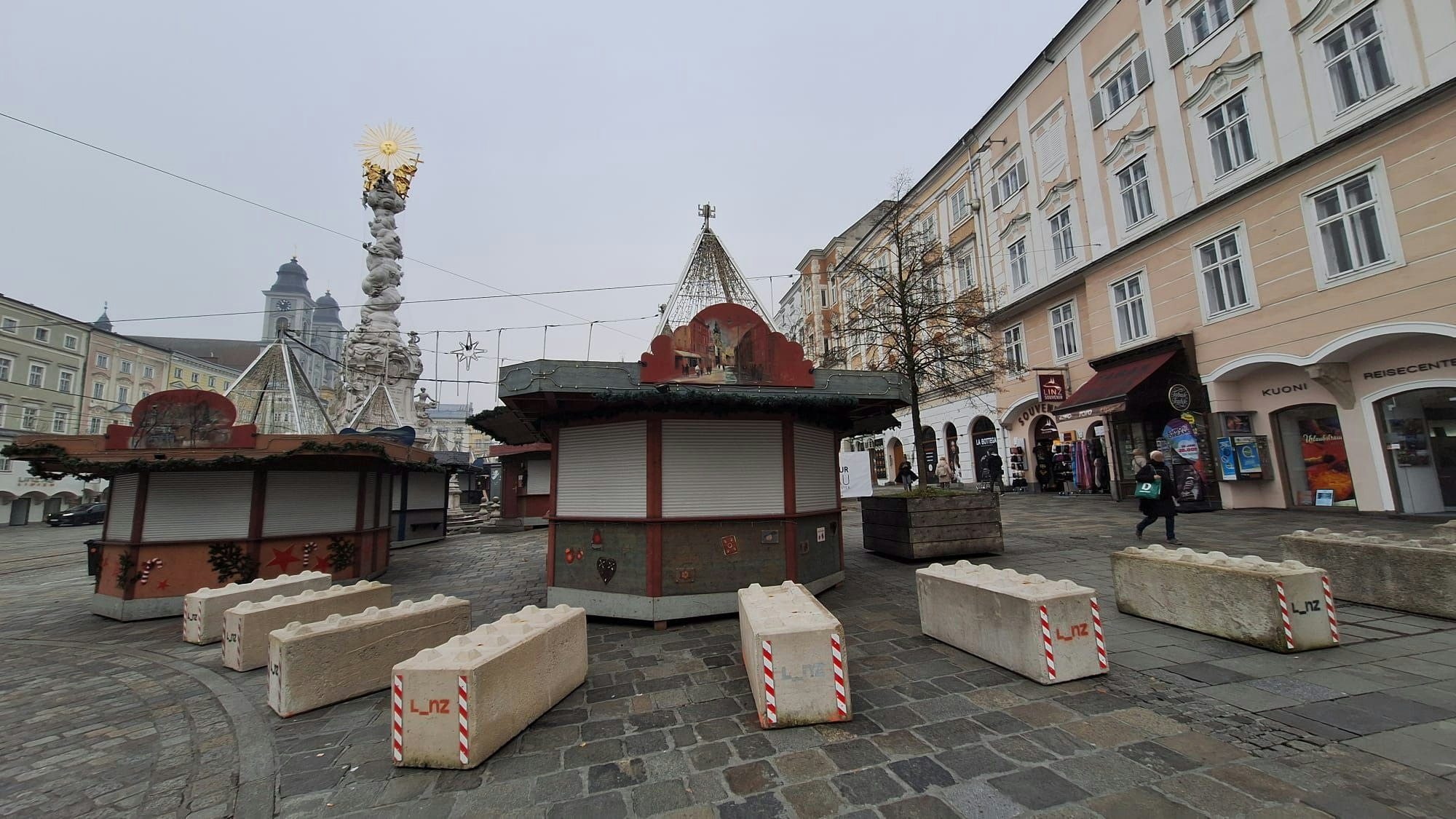 Heute.at - Stadt stellt Terror-Sperren bei Christkindlmarkt auf