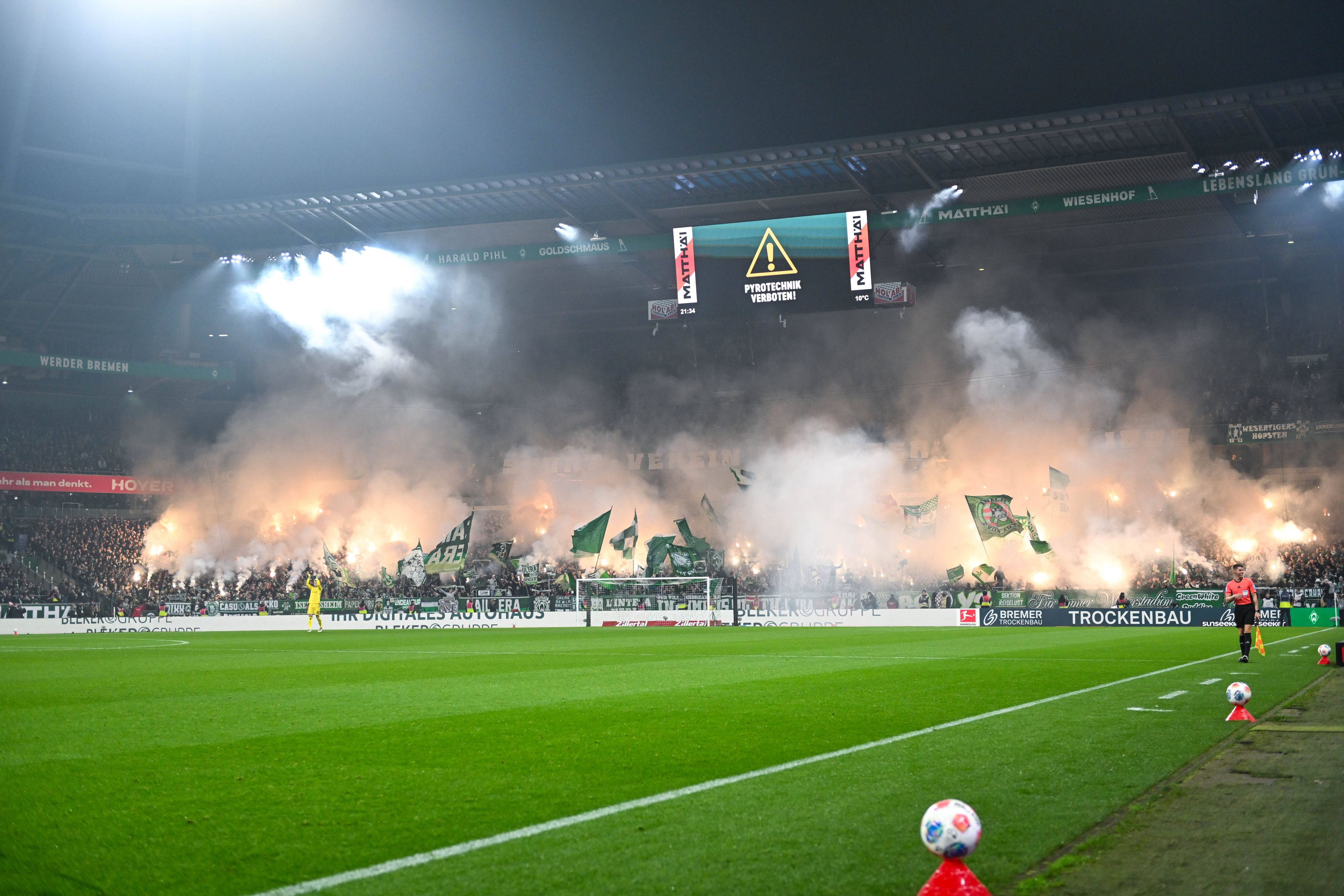 Beim letzten Heimspiel von Werder Bremen zündeten die Fans der Norddeutschen eine Pyro-Show.