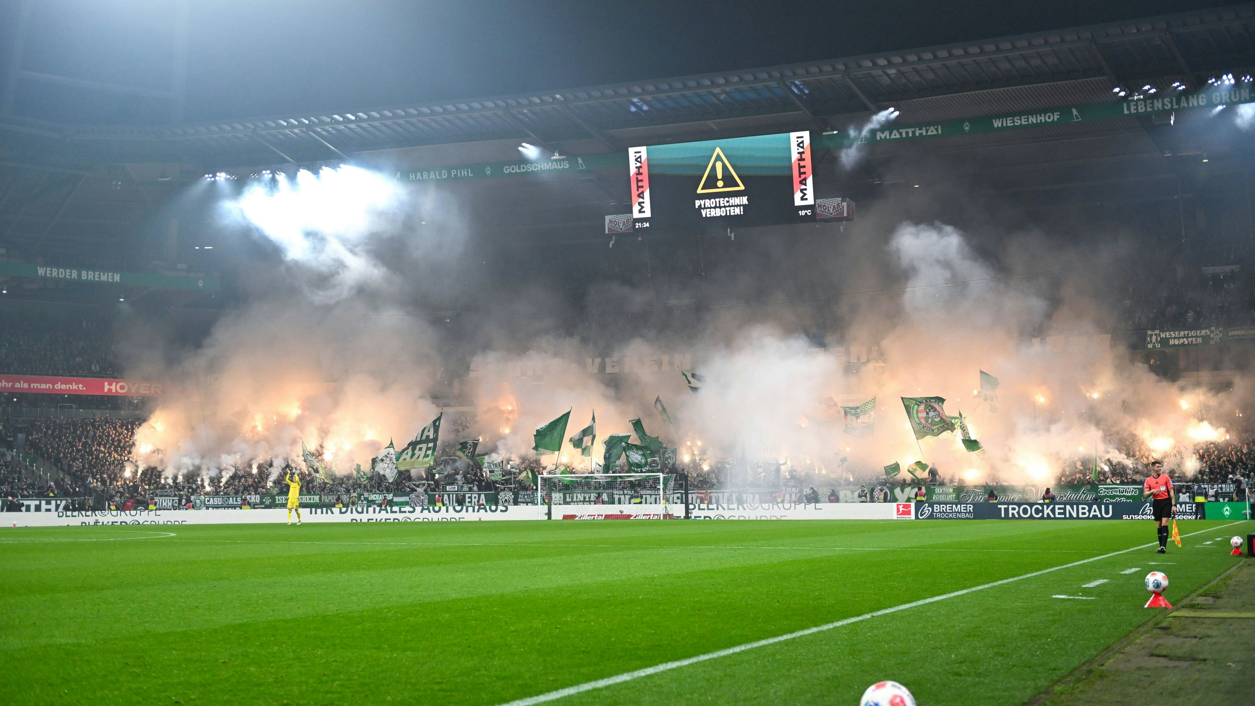 Heute.at - 12 Minuten Schweigen – Fans schießen gegen Politik