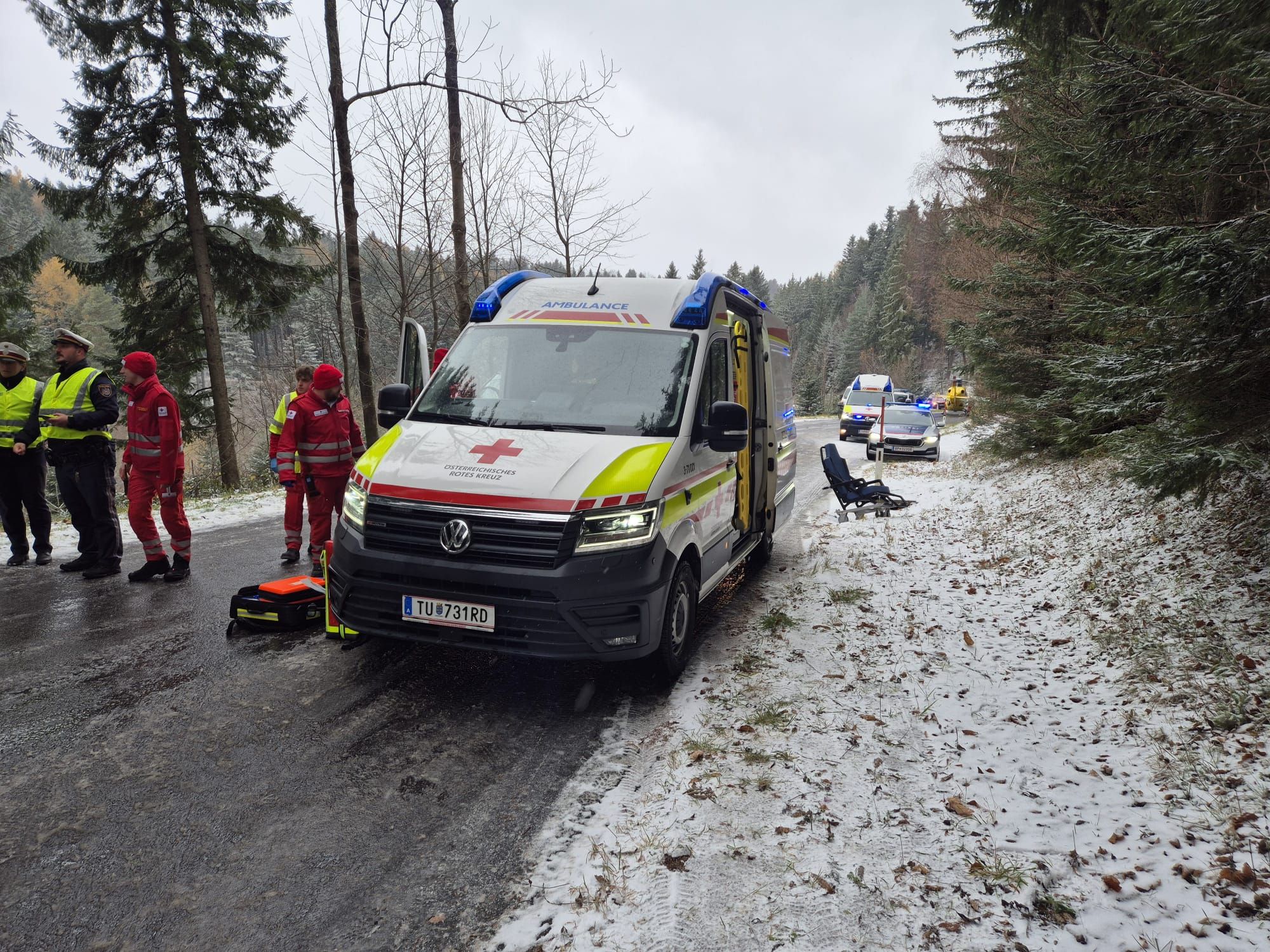 Der Pkw krachte am Freitag frontal mit dem Schneepflug zusammen.