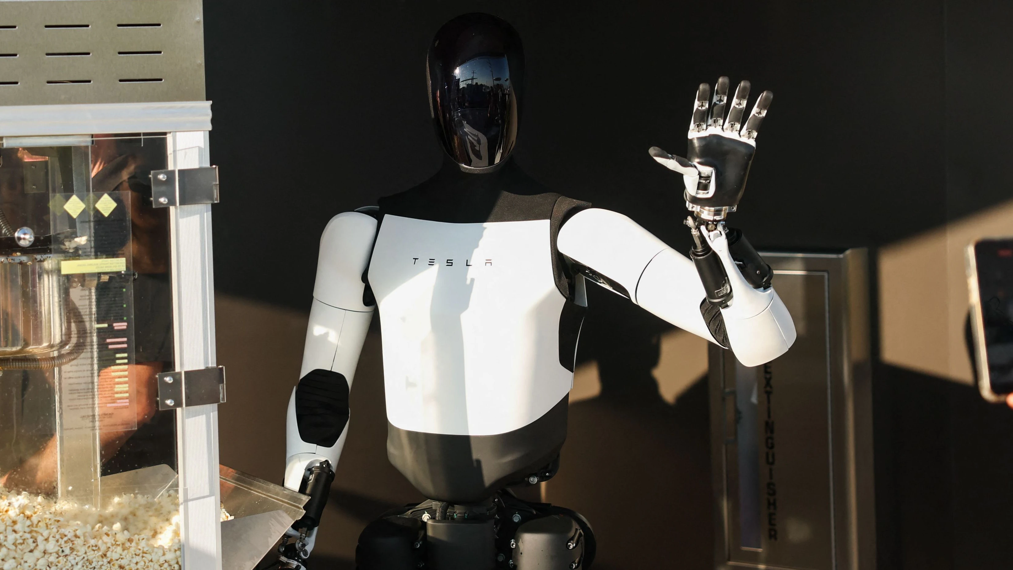 Elon Musk will die Menschheit mit Robotern glücklich machen