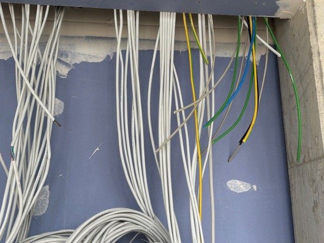 Folgenschwerer Schaden durch Diebstahl bei Hallenbad-Baustelle in der Stadt Krems