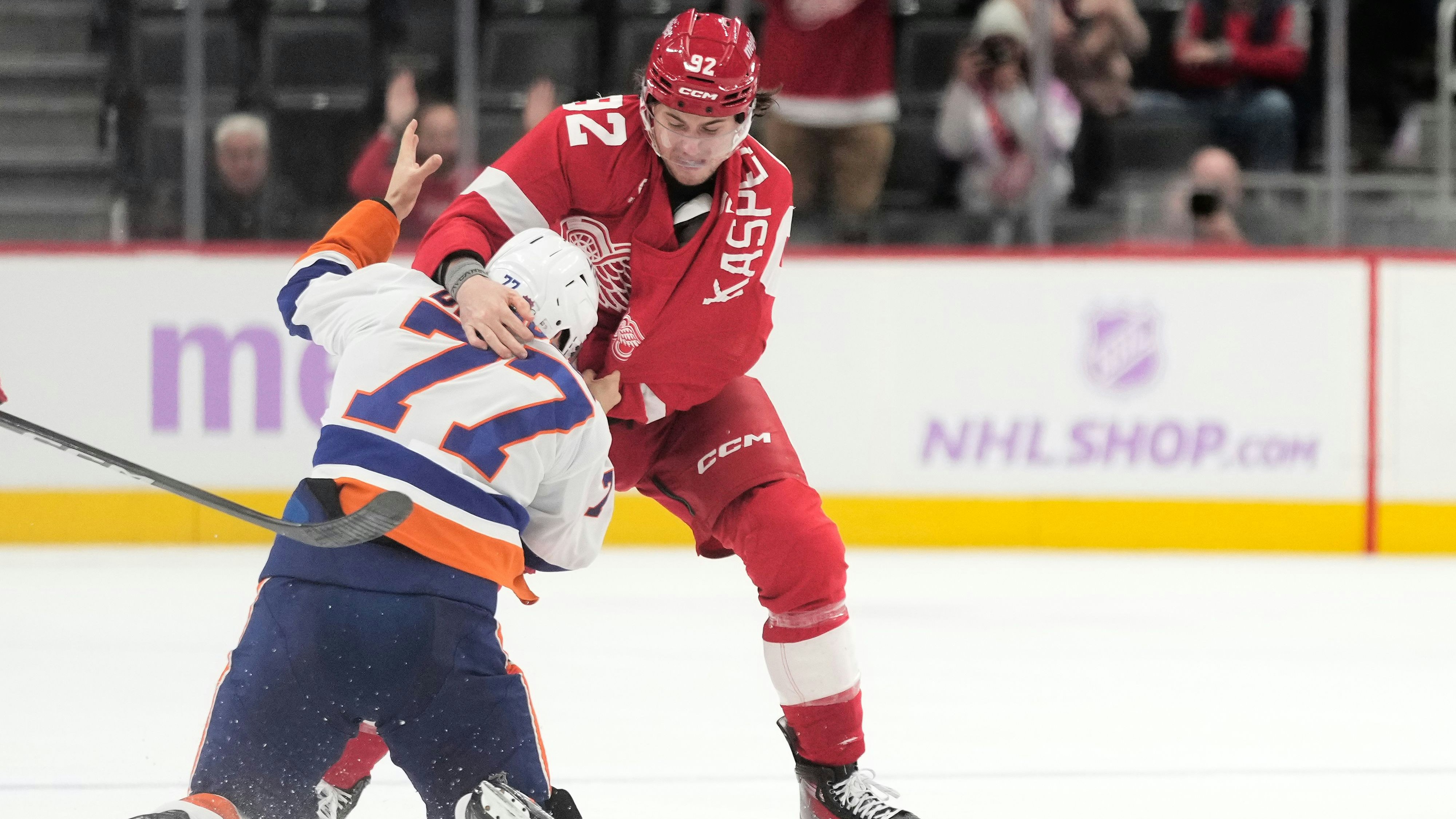 Heute.at - NHL-Star Kasper kassiert hohe Pleite und Schläge