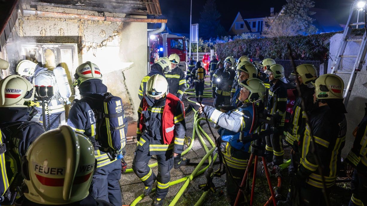 Heute.at - Hausbrand! Nachbarn zogen Frau aus Küchenfenster