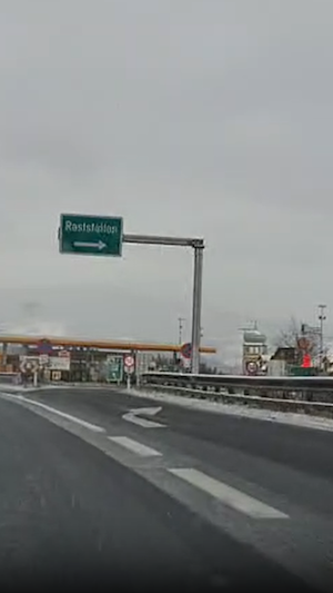 Wintereinbruch sorgt für Schnee und Glätte auf Österreichs Straßen: Wetterwarnungen, aktuelle Schneelage und Tipps für Autofahrer im Überblick.