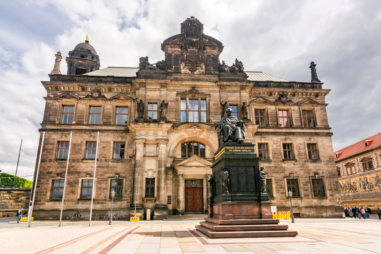 Die Verantwortlichen müssen sich in Dresden vor Gericht verantworten. 