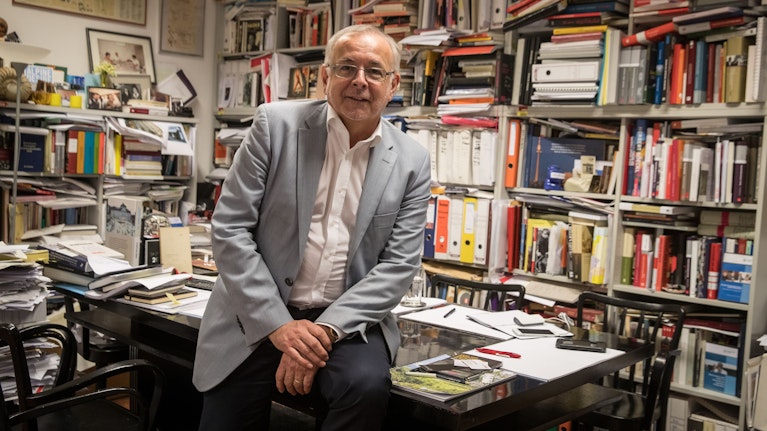 Oliver Rathkolb ist Österreichs momentan vielleicht bester Erklärer der Zeitgeschichte. Nun hat der Jurist und Historiker ein neues Buch geschrieben. Darin vergleicht er die Zeit vor dem Ersten Weltkrieg mit der Gegenwart. Augenöffnend und erschütternd zugleich.