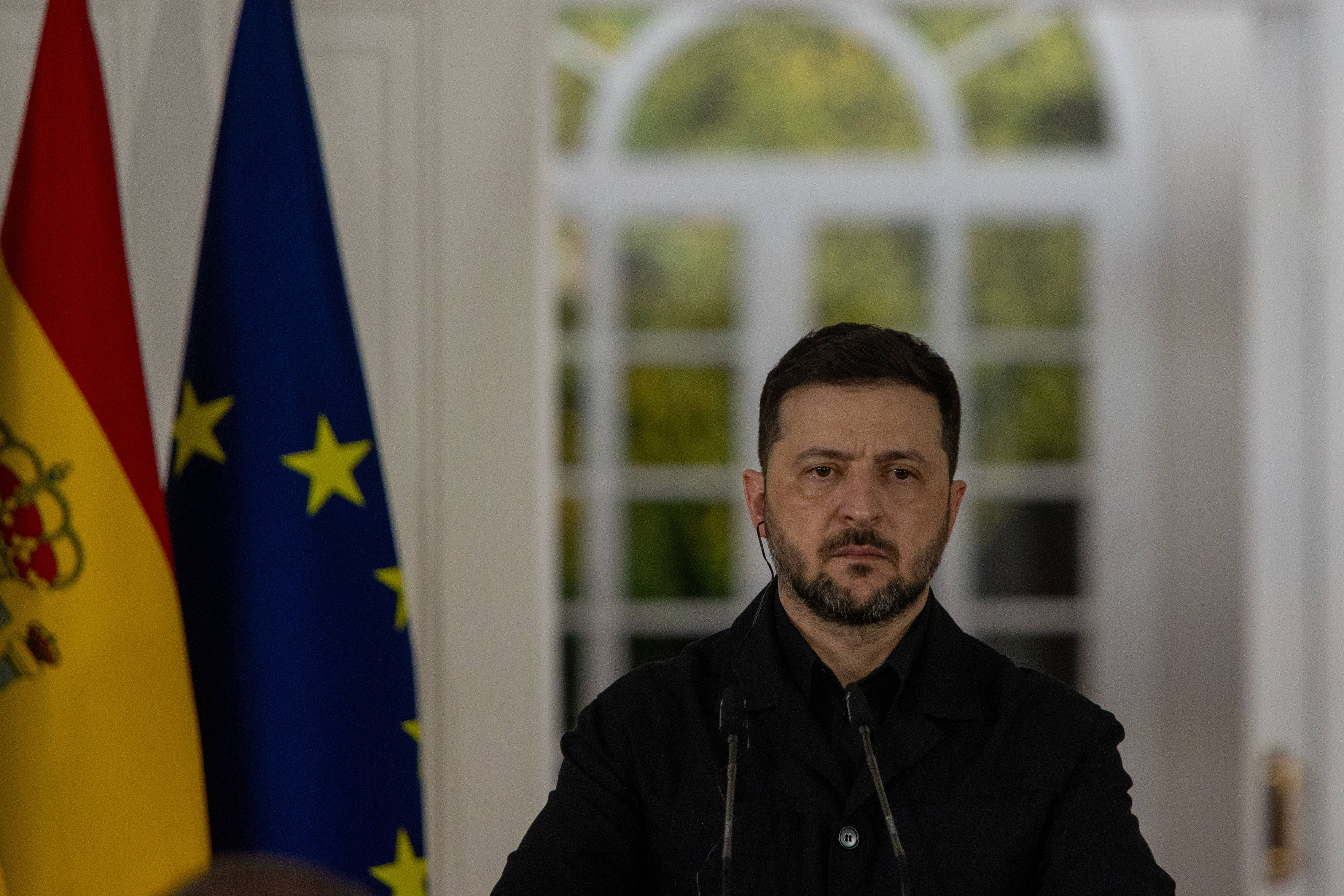 Selenskyj möchte nicht auf eine verteidigungsfähige Armee verzeichten.