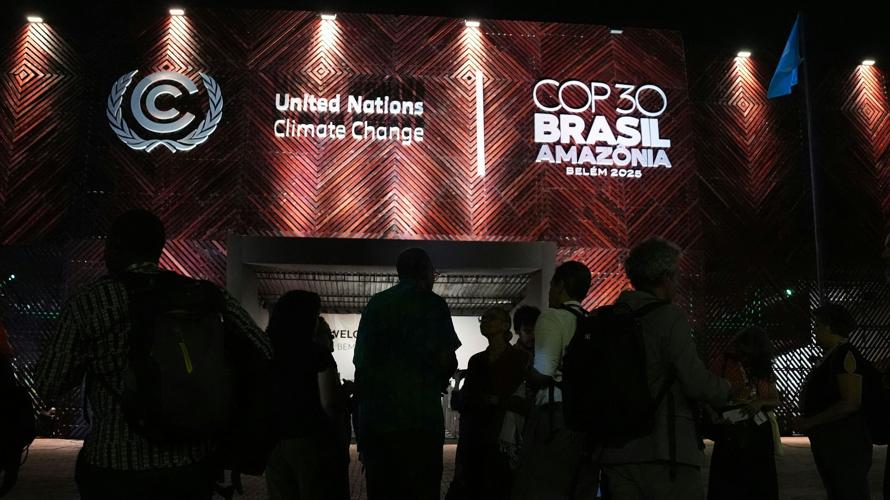 Heute.at - Feuer, Proteste und Chaos – Showdown beim Klimagipfel