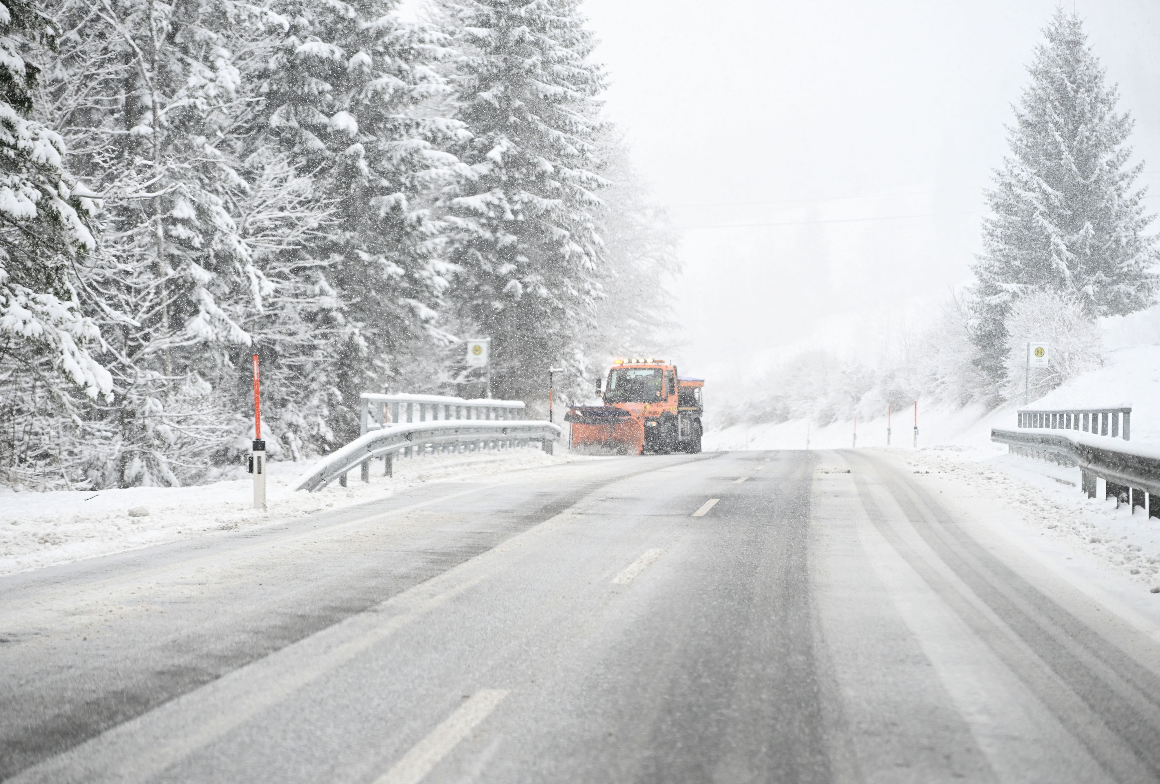 In mehreren Bundesländern wird vor starkem Schneefall gewarnt.
