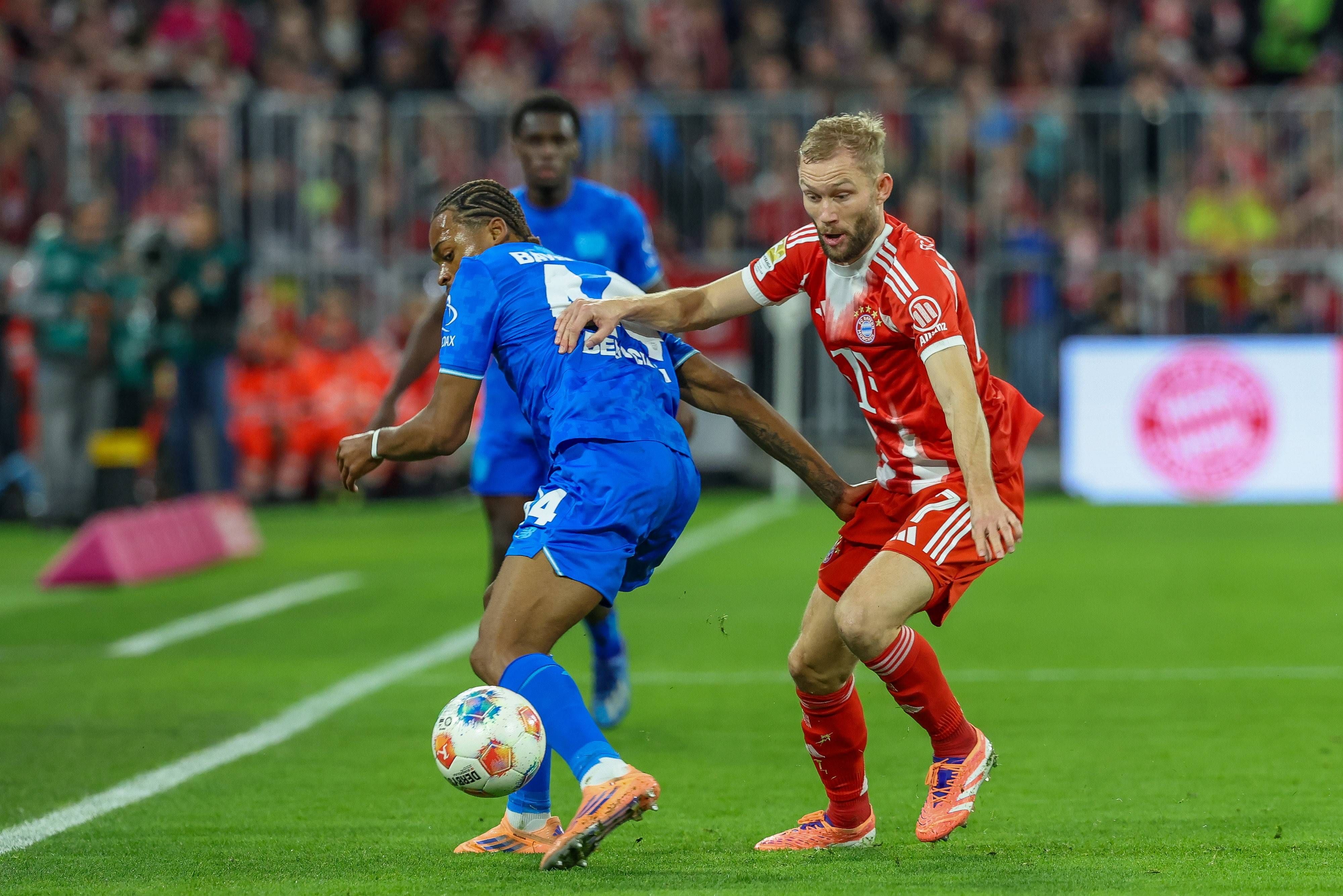 Konrad Laimer ist mit den Bayern im Heimspiel gegen Freiburg gefordert. Leverkusen spielt in Wolfsburg.