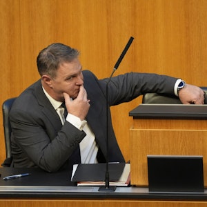 Crazy Oida! Wie sich die Republik bei Gehältern um 400.000 Euro verrechnete