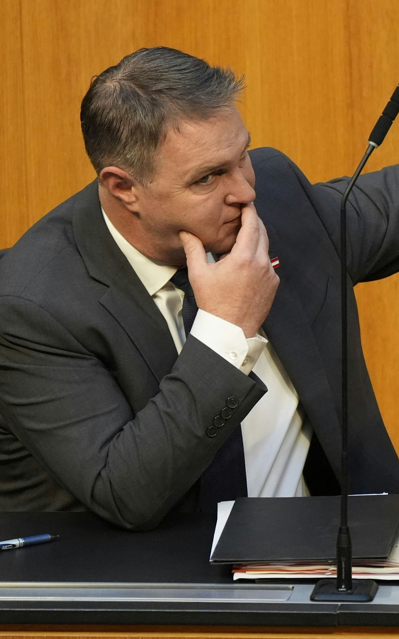 Crazy Oida! Wie sich die Republik bei Gehältern um 400.000 Euro verrechnete