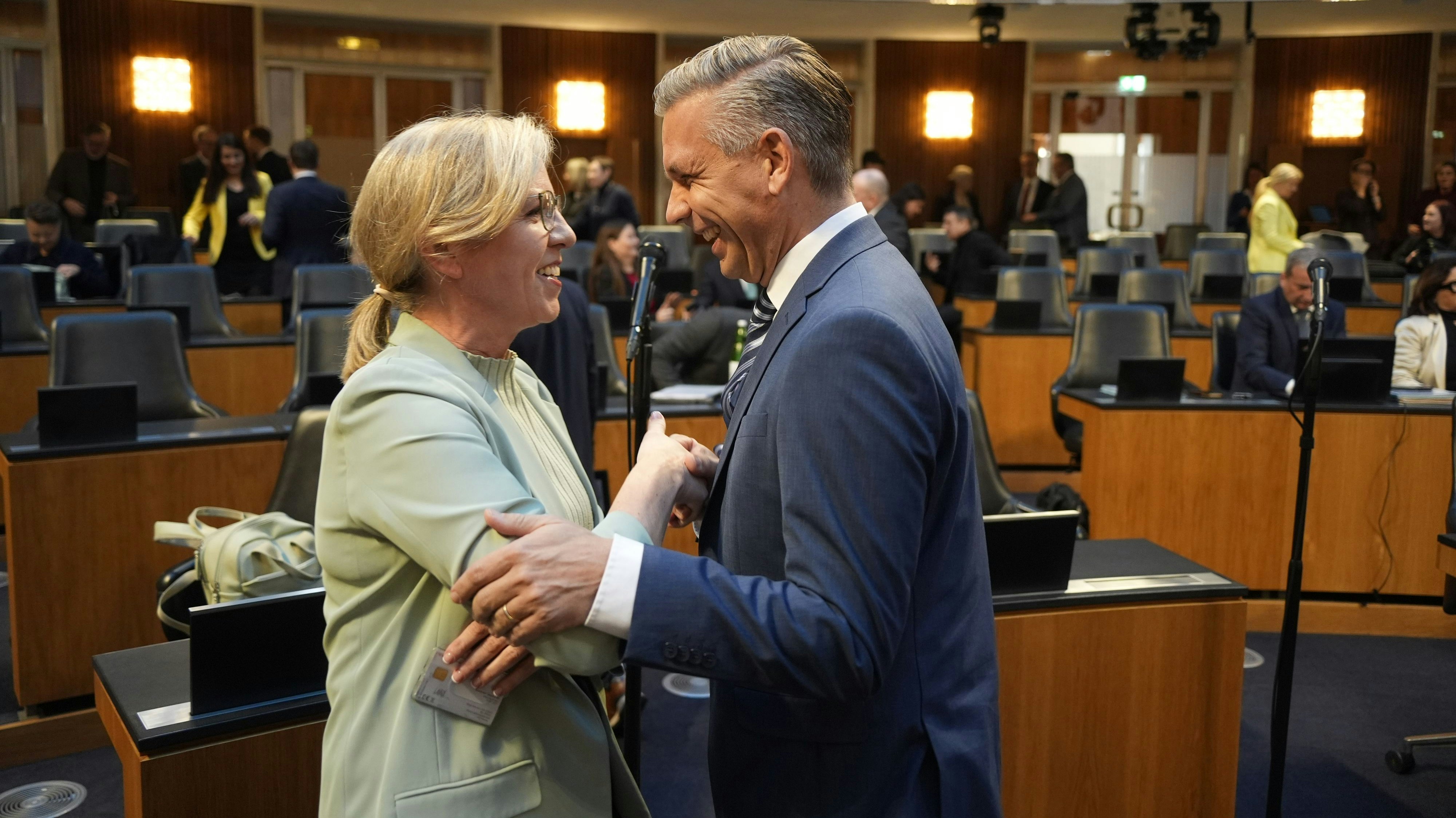 ... das mit der kritischen Distanz muss Wolfgang Hattmannsdorfer noch ein bisschen üben