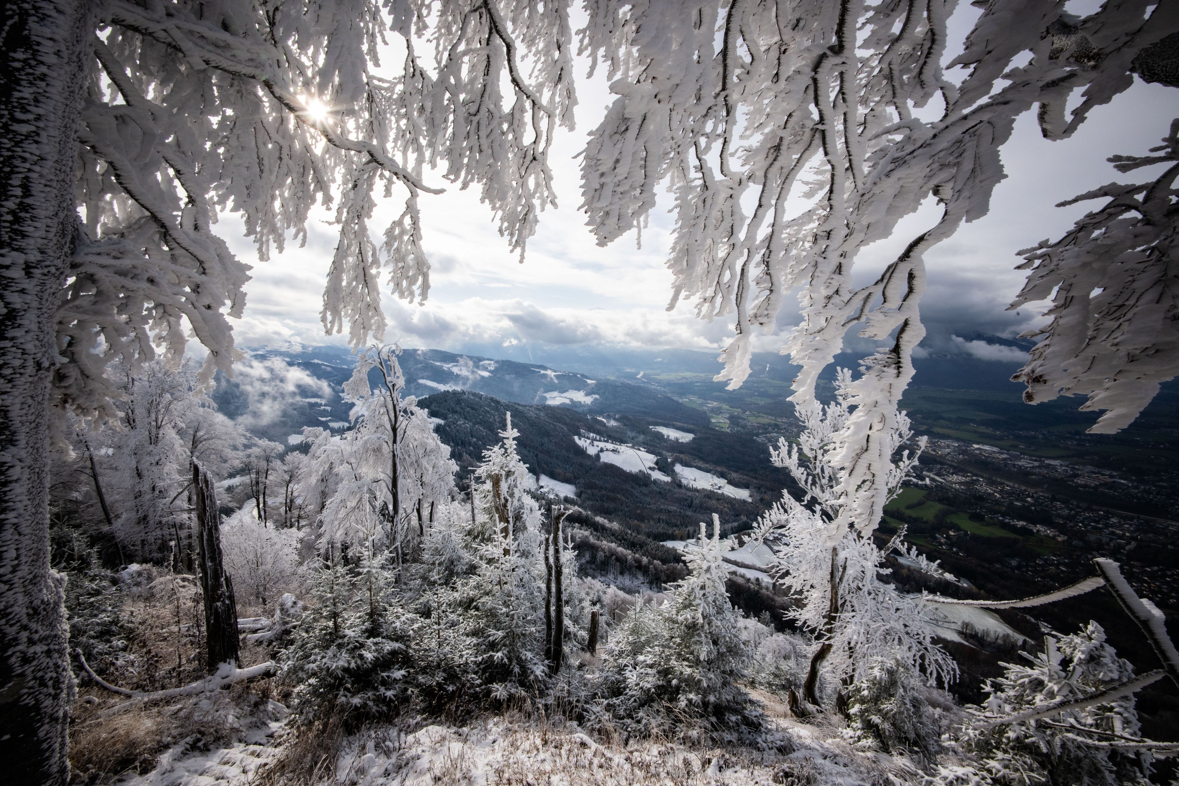 Neuschnee am Hausberg der Salzburger, dem Gaisberg und der Gaisbergspitze am 18. November 2025.