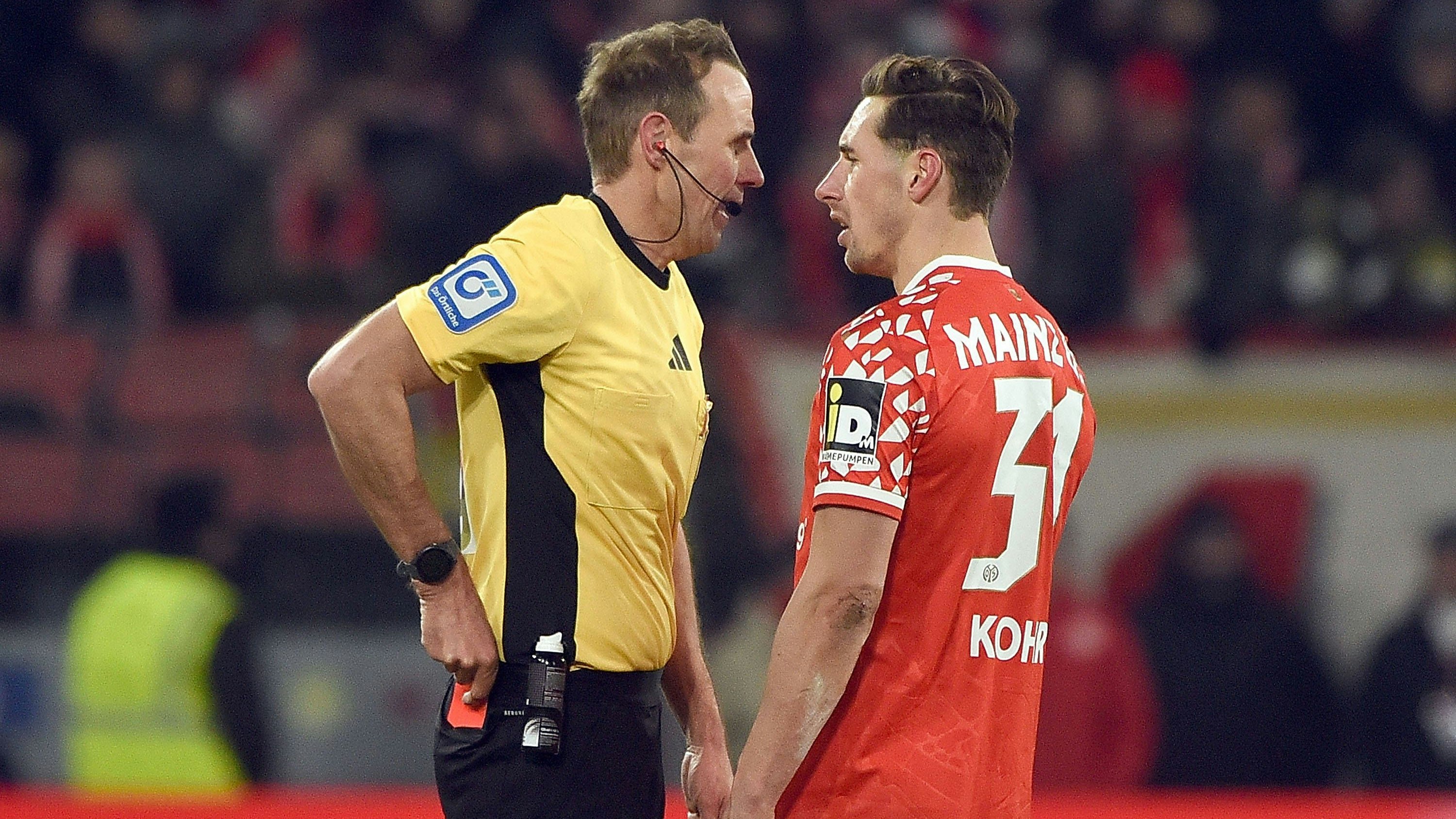 Heute.at - 9. Rote! Bundesliga-Star nach Brutalo-Foul am Pranger