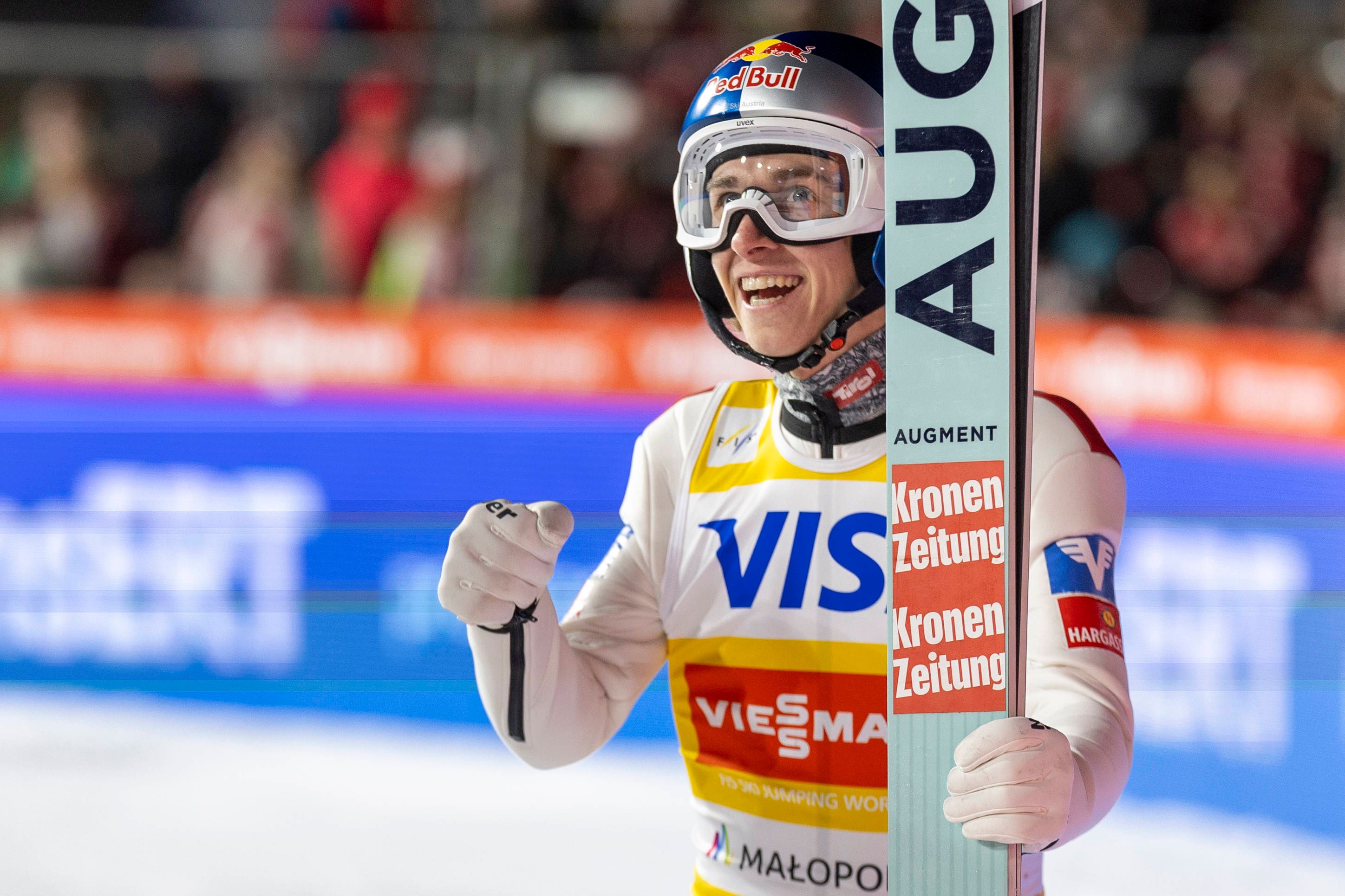 Daniel Tschofenig jubelt über den Sieg.