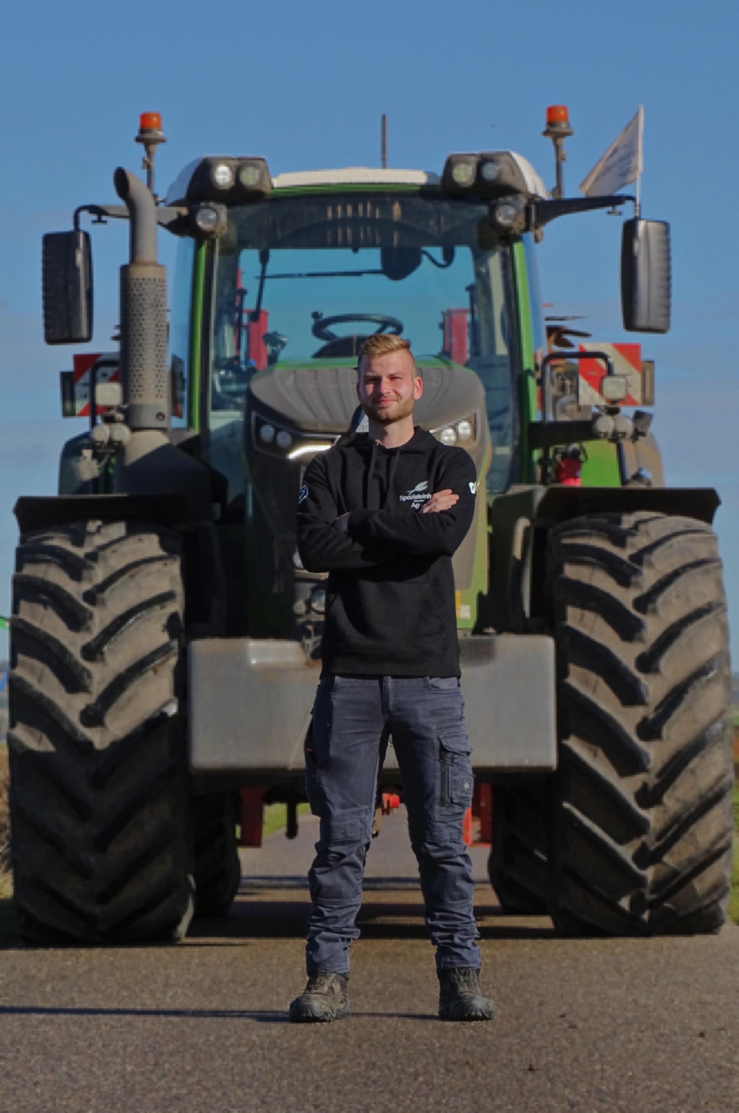 Agrar-Influencer Gabriel Spettel (23) begeistert das Netz mit täglichem Content vom Acker.