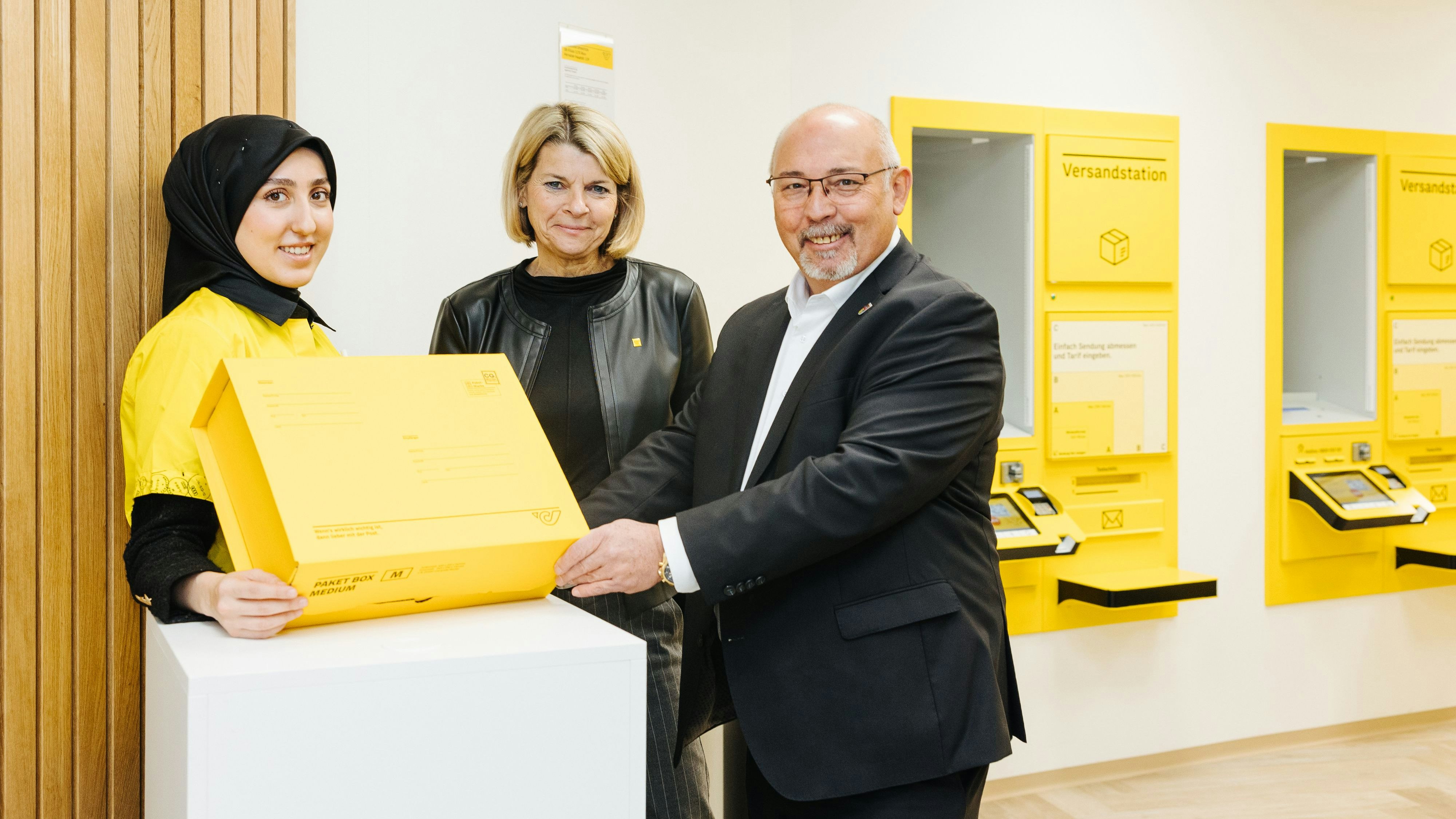 Heute.at - Packerl rund um die Uhr – Neue Post-Filiale eröffnet