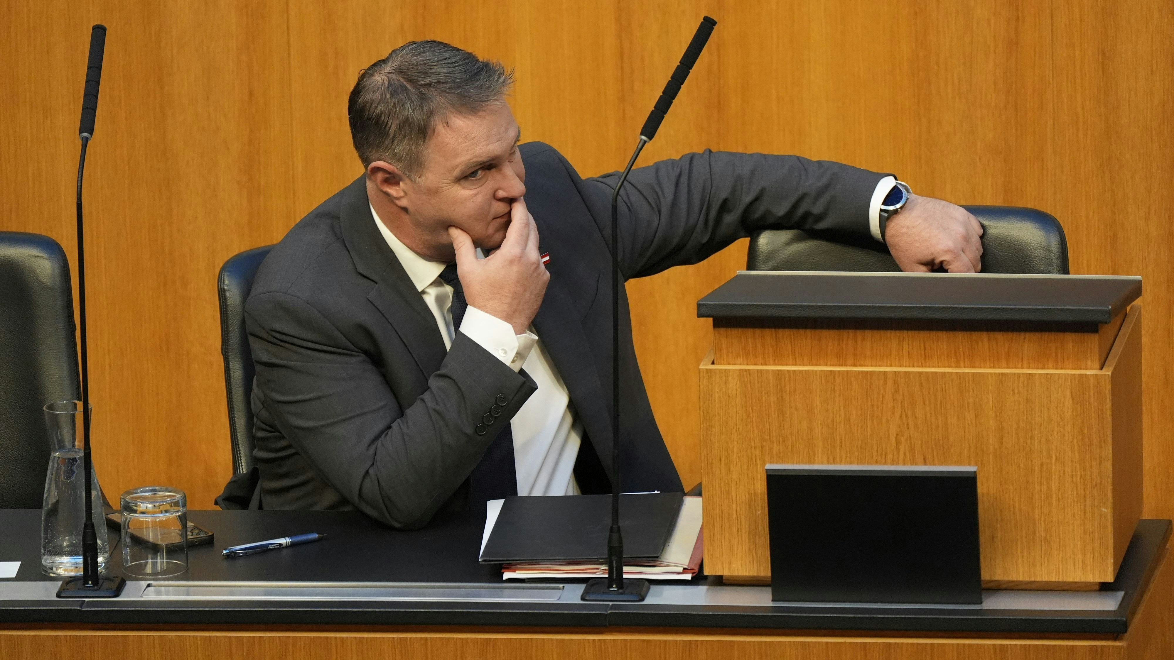 Heute.at - Crazy Oida! So verrechnete sich Republik um 400.000 €