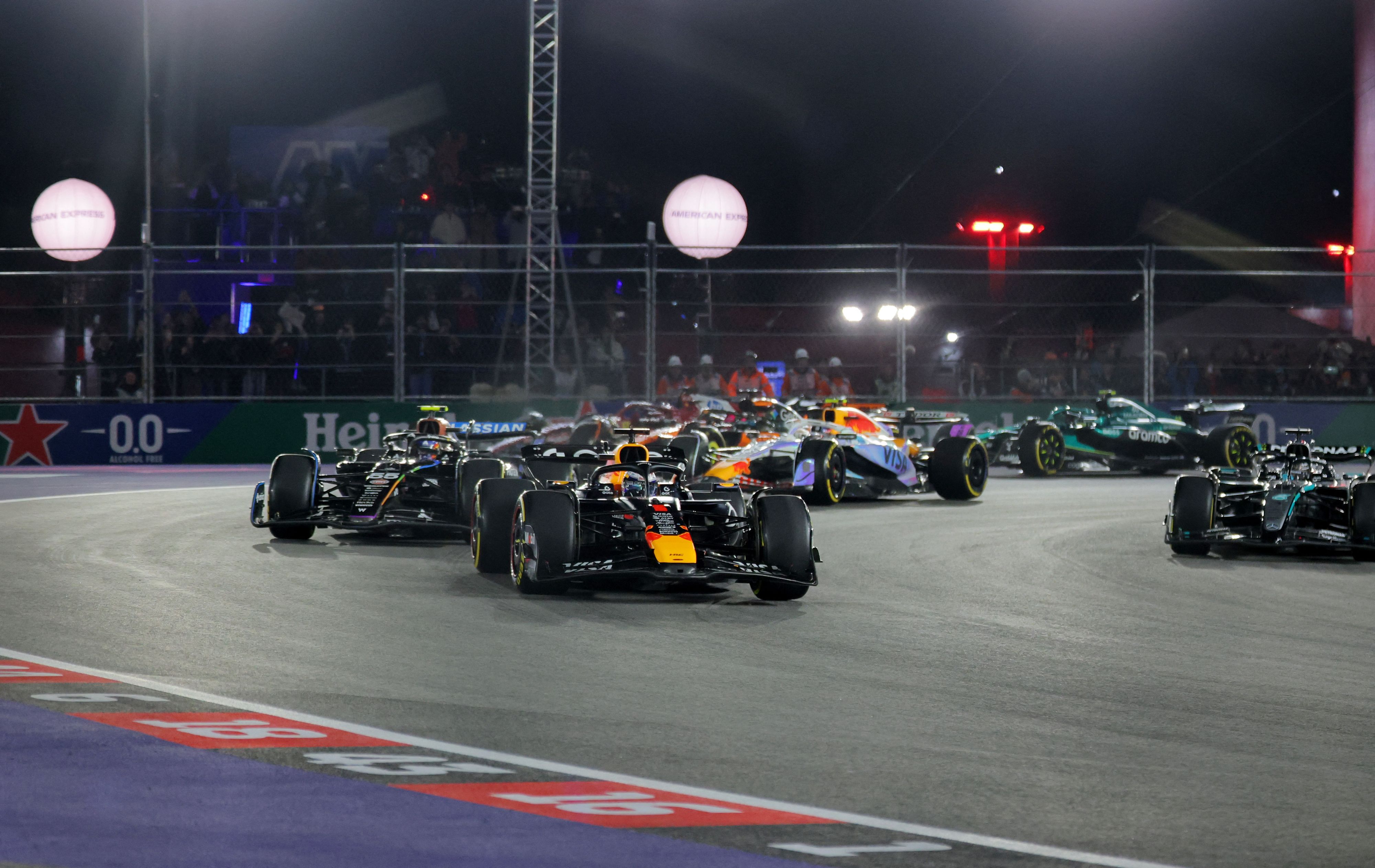 Max Verstappen siegt auf dem Vegas-Strip.