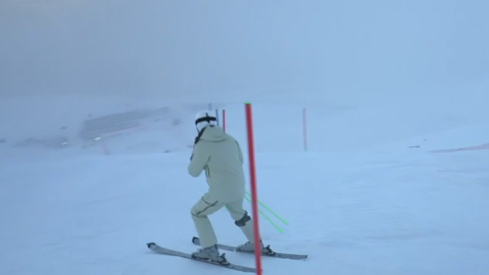 Heute.at - Experte am Knie verletzt! ORF in Gurgl mit Notplan