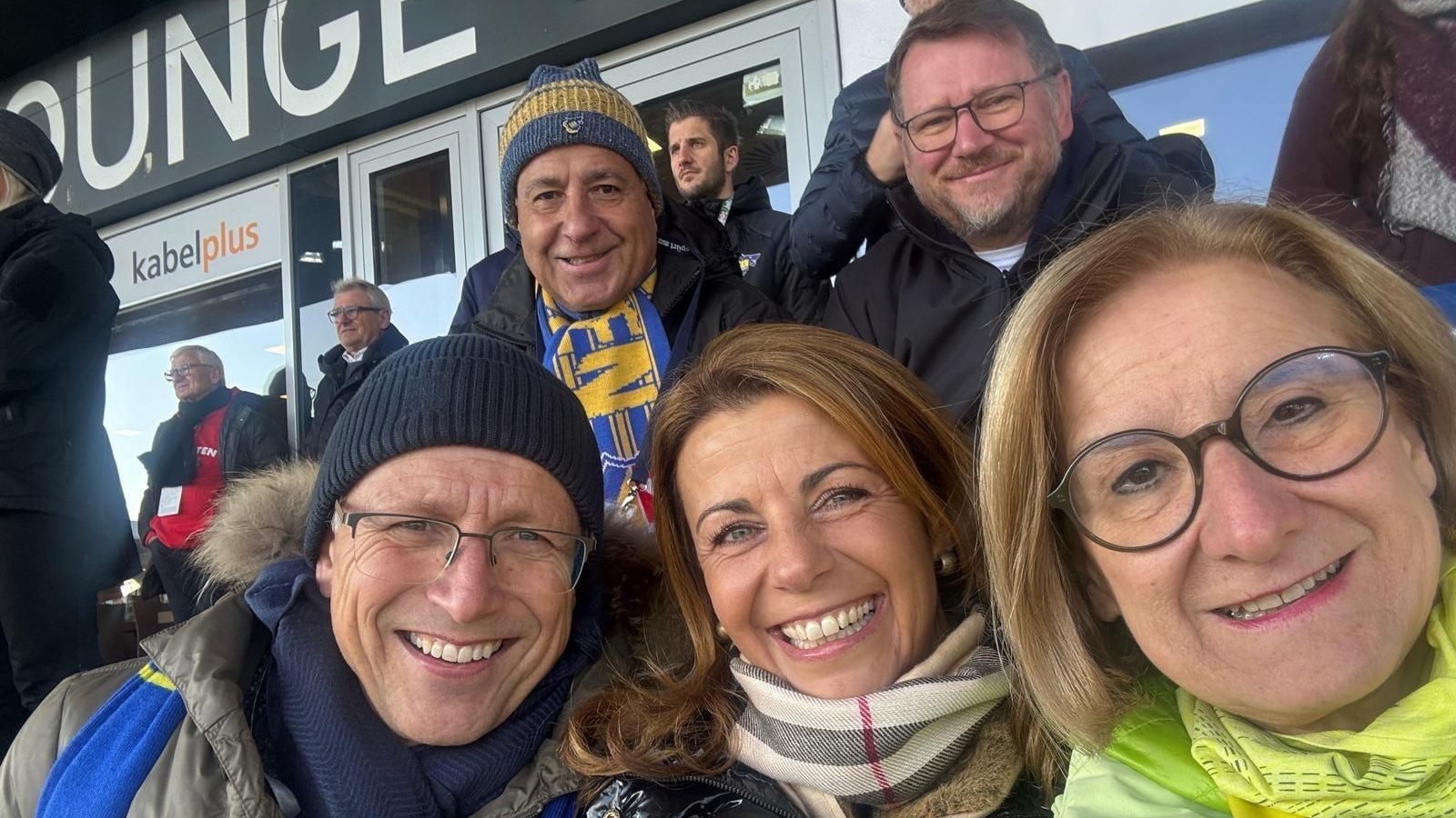 Heute.at - Tabellenspitze! Landeschefin bei SKN-Sieg live dabei