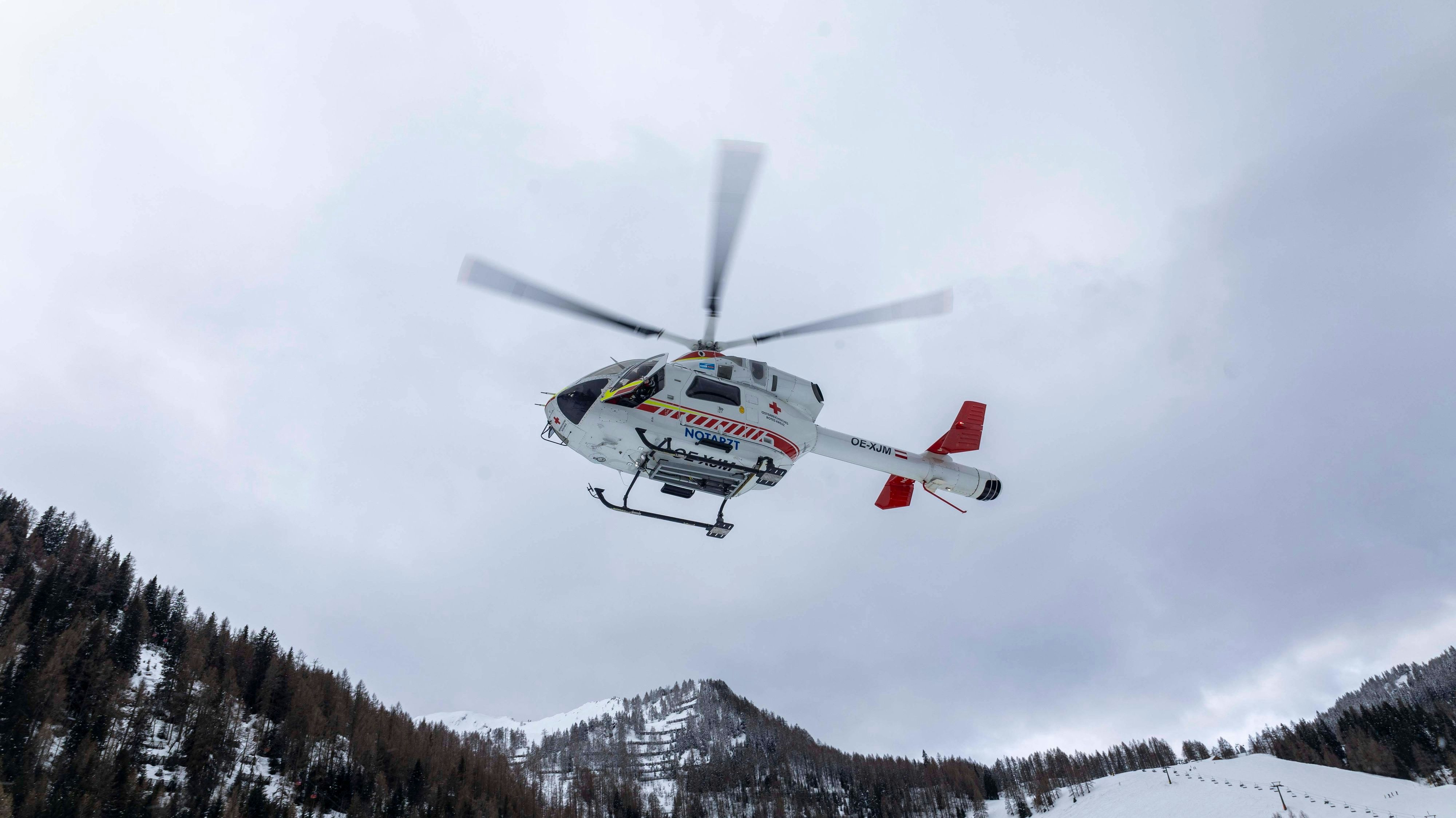 Heute.at - Skifahrer (42) stürzt abseits der Piste – tot