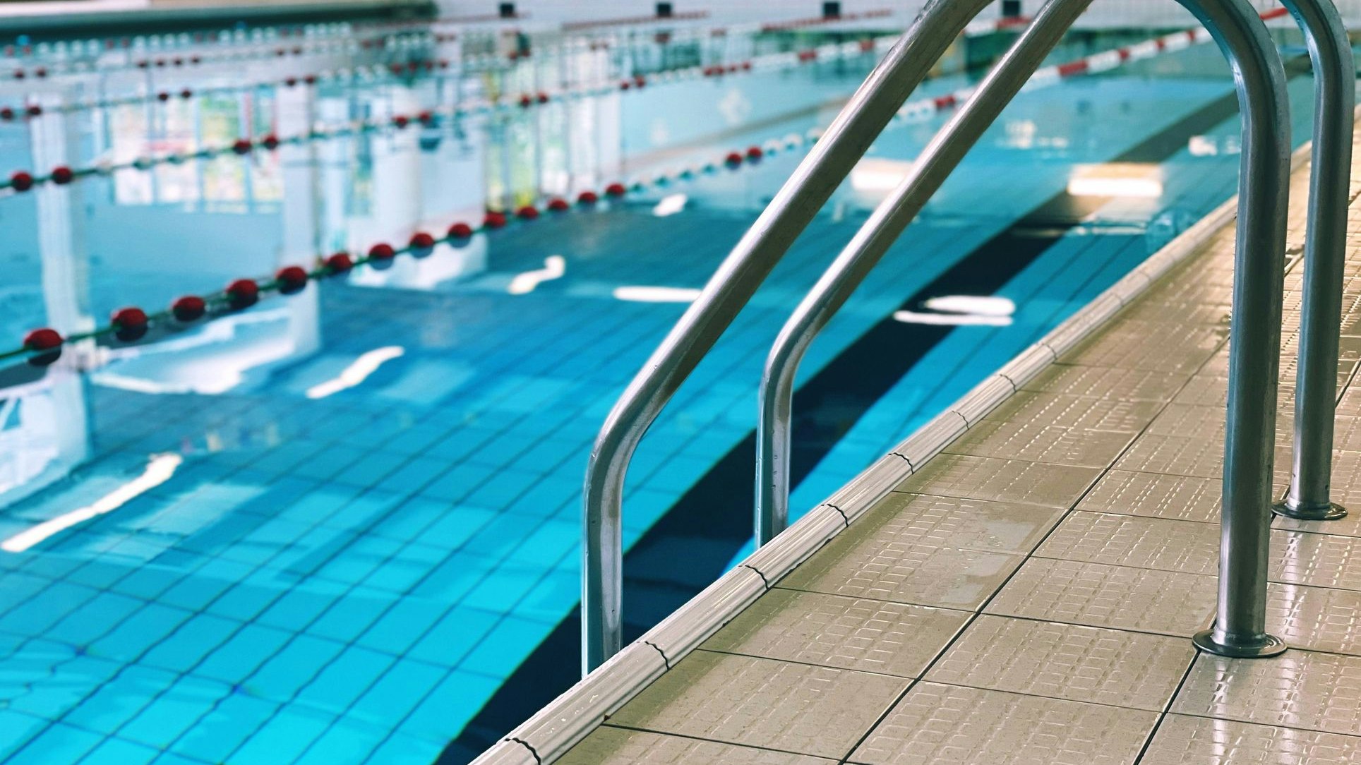 Heute.at - Reanimation! Mädchen (6) trieb reglos im Wasser