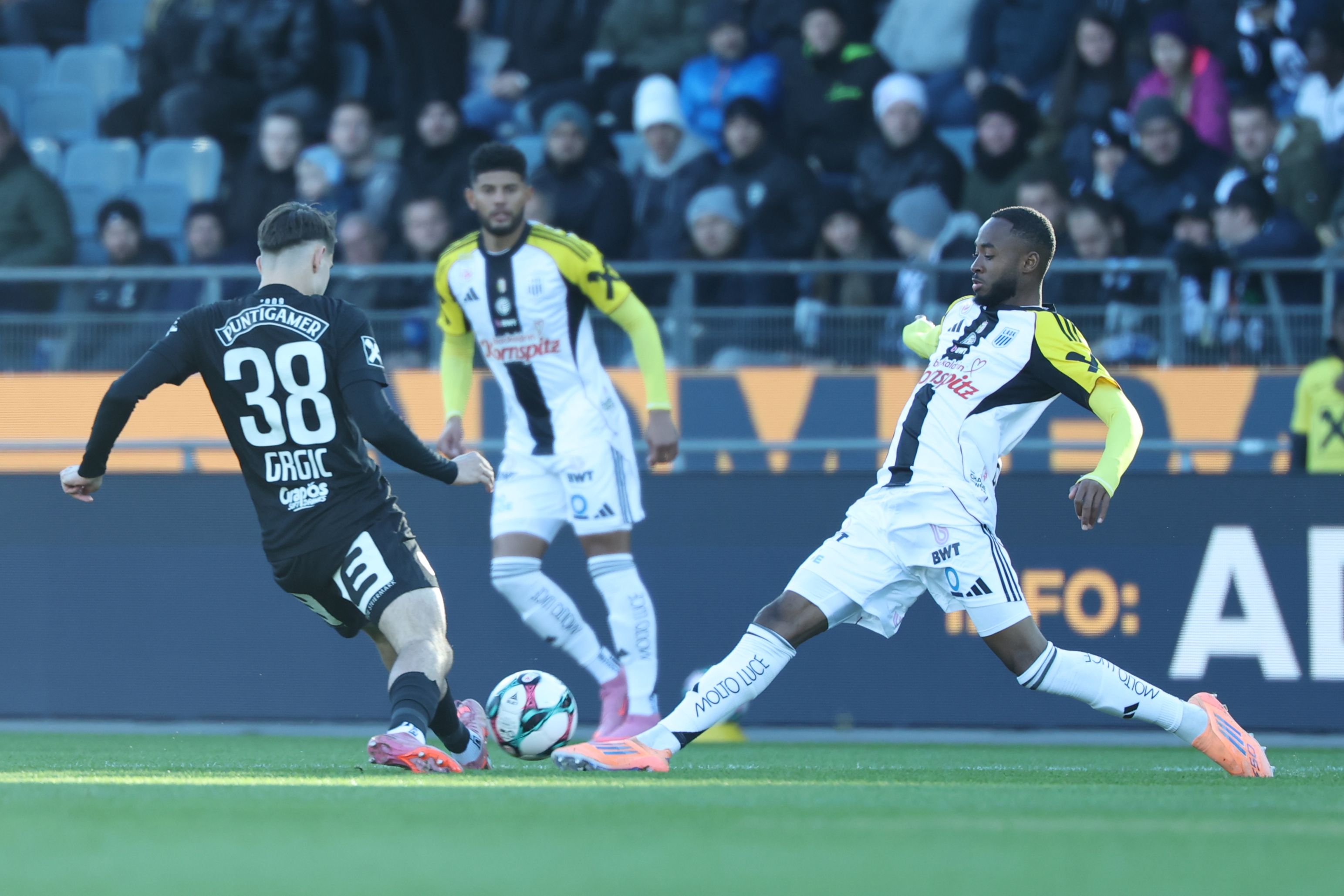 Schwarz-weißes Duell: Sturm gegen LASK.