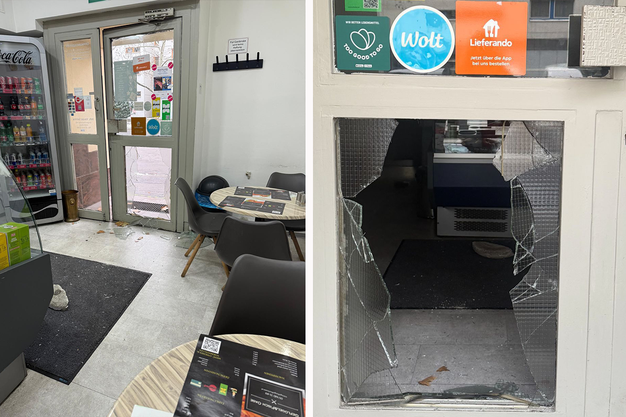 Der untere Teil der Glastür wurde mit einem großen Stein eingeschlagen.