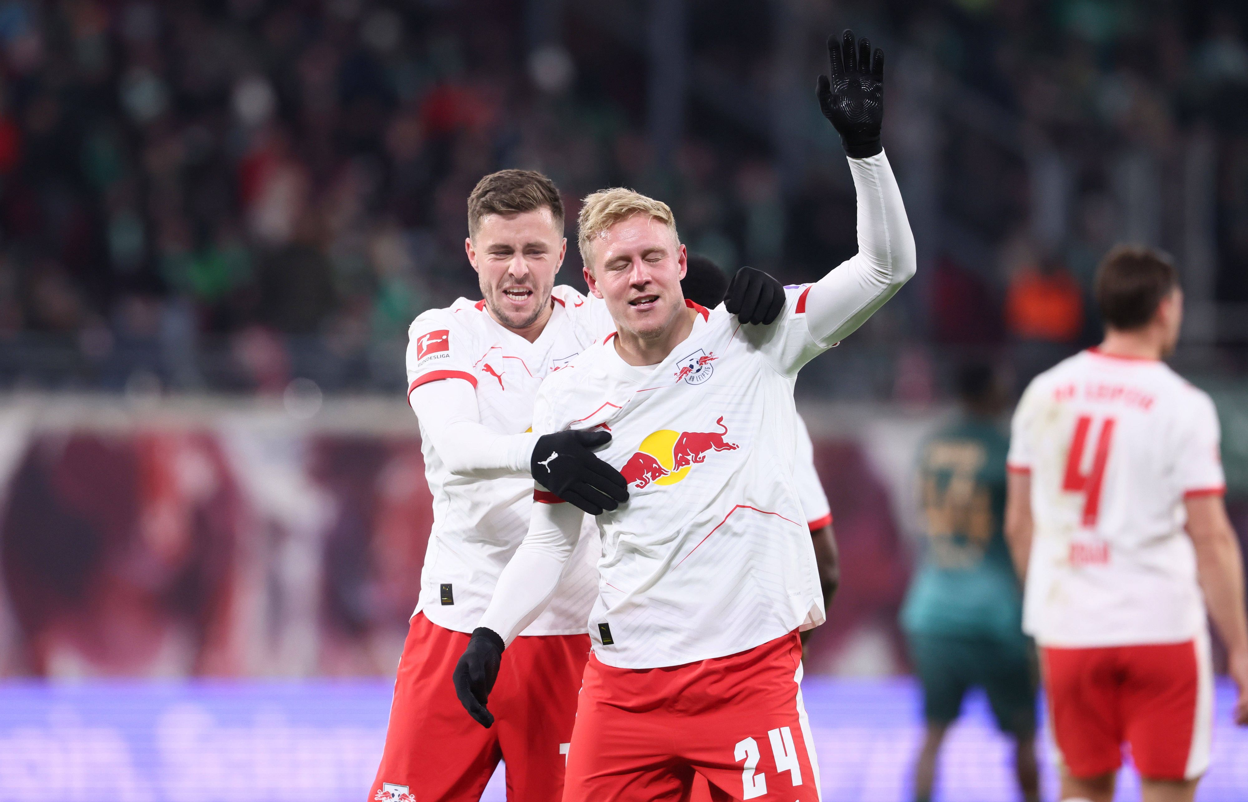 Schlager feiert mit Baumgartner das 2:0.