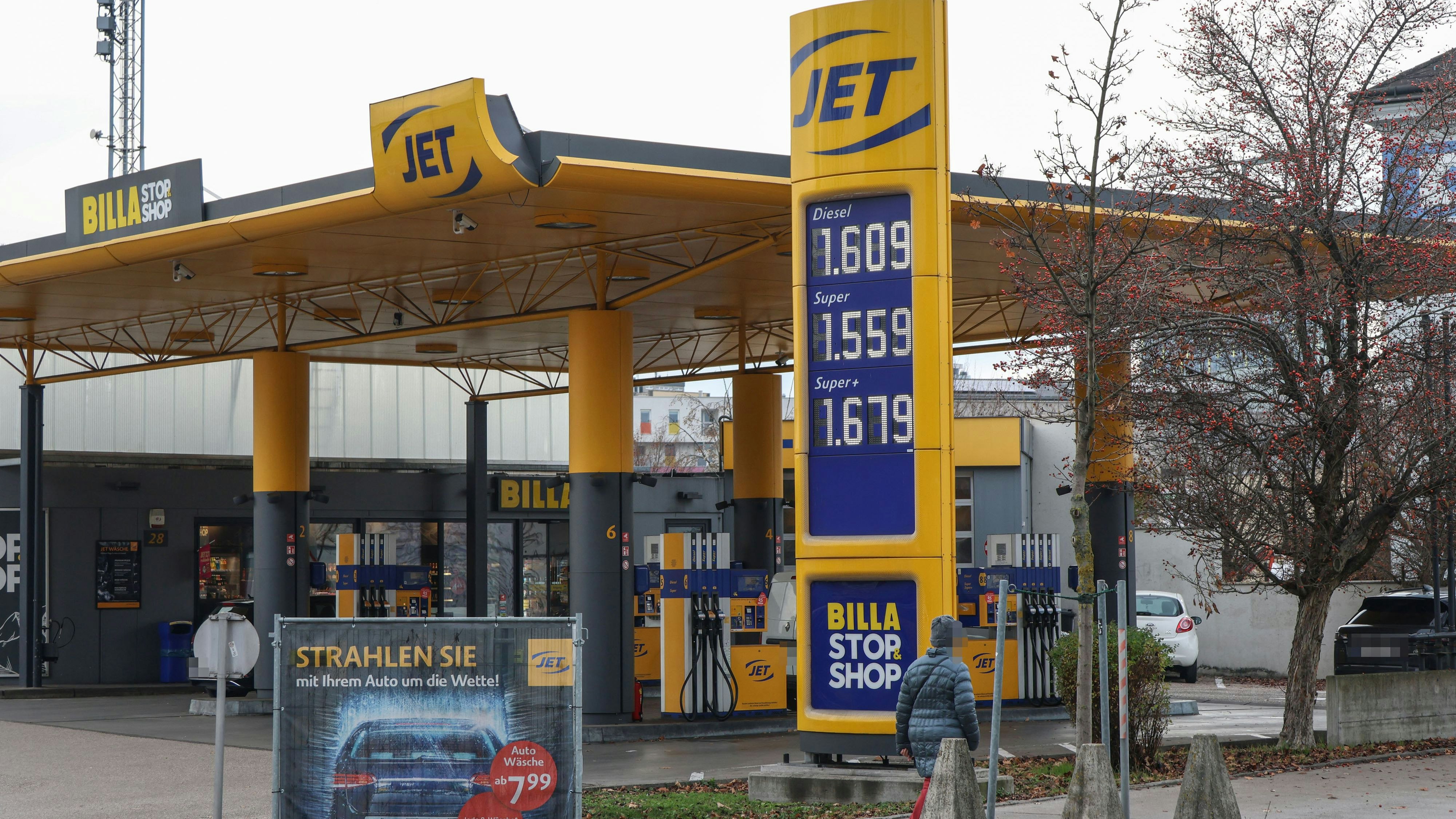 Heute.at - Mit Messer und Haube – Mann (20) überfiel Tankstelle
