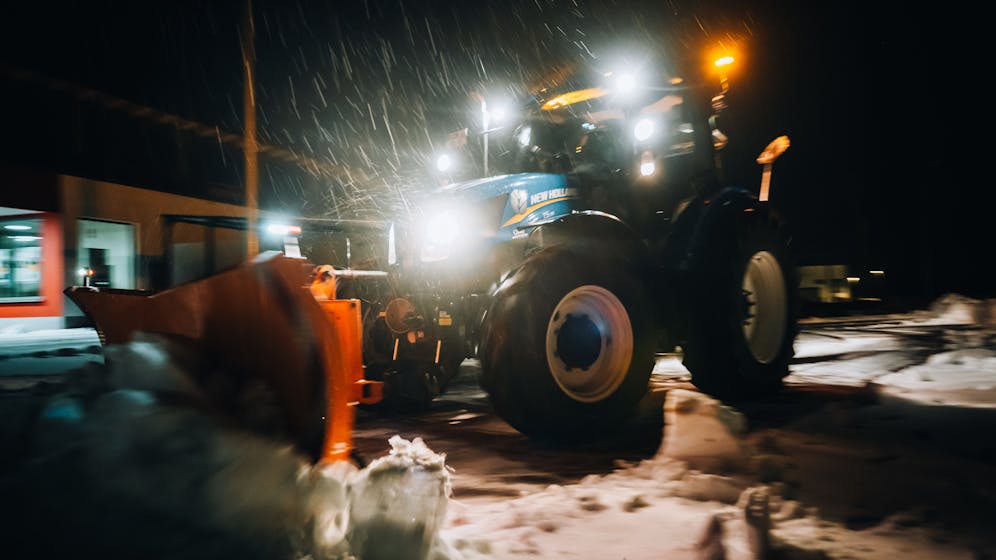 Heute.at - Manche spielen Simulator, wir haben echte Maschinen