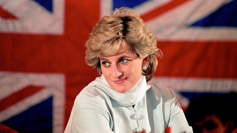 1995 gab Prinzessin Diana, damals noch Ehefrau des britischen Thronfolgers Charles, der BBC ein bis heute umstrittenes Interview. Sie sei durch gefälschte Beweise dazu verführt worden, mit dem Fernsehen zu sprechen, behauptet nun ein neues Enthüllungsbuch.