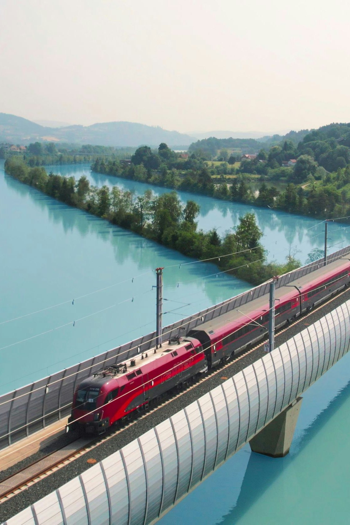 Die neue Drau-Brücke ist eine der insgesamt 100 Brücken auf der Koralmbahn