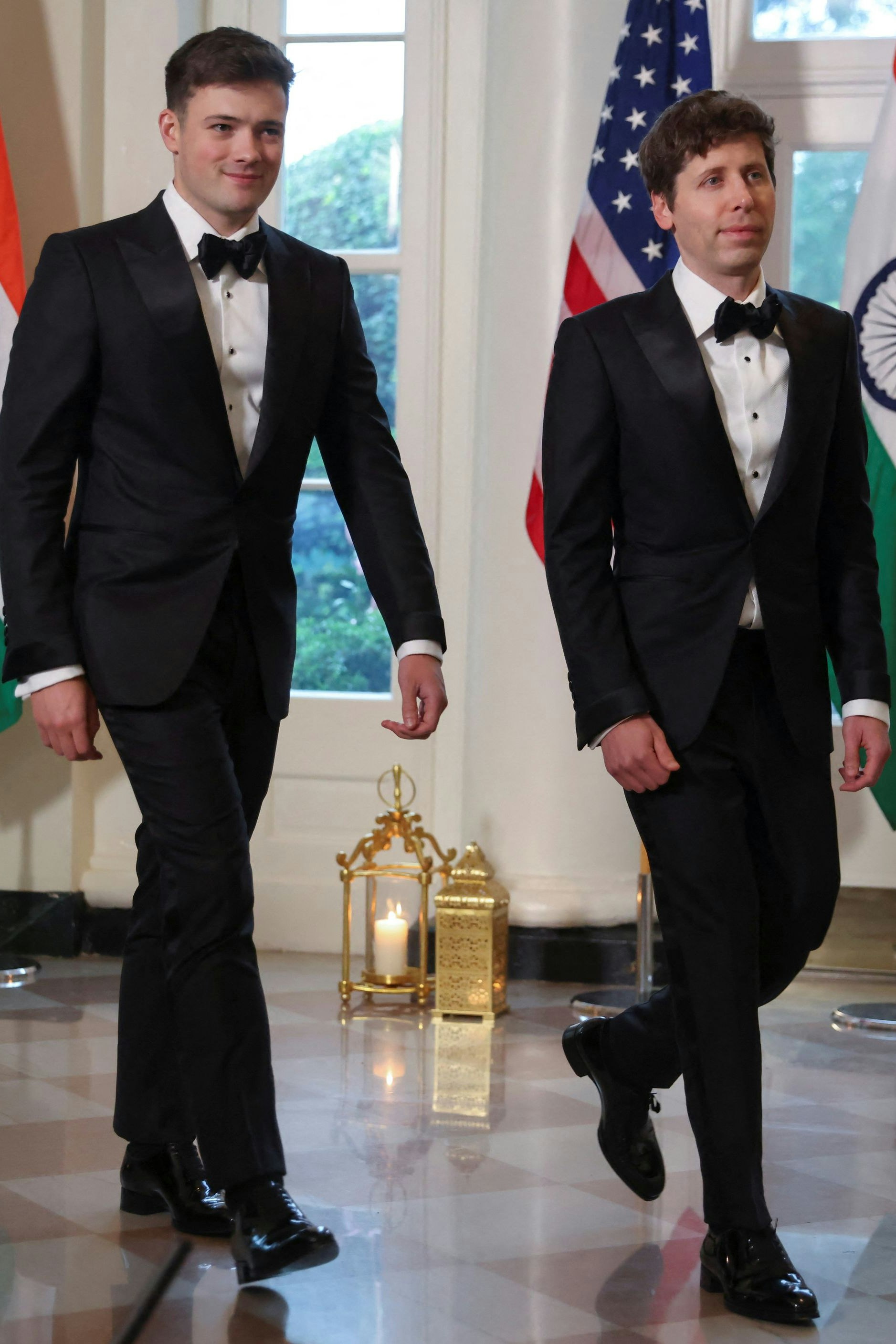 Sam Altman, hier mit seinem Ehemann Oliver Mulherin, erlaubt auf seiner Ki-Plattform OpenAI am Dezember erotische Inhalte