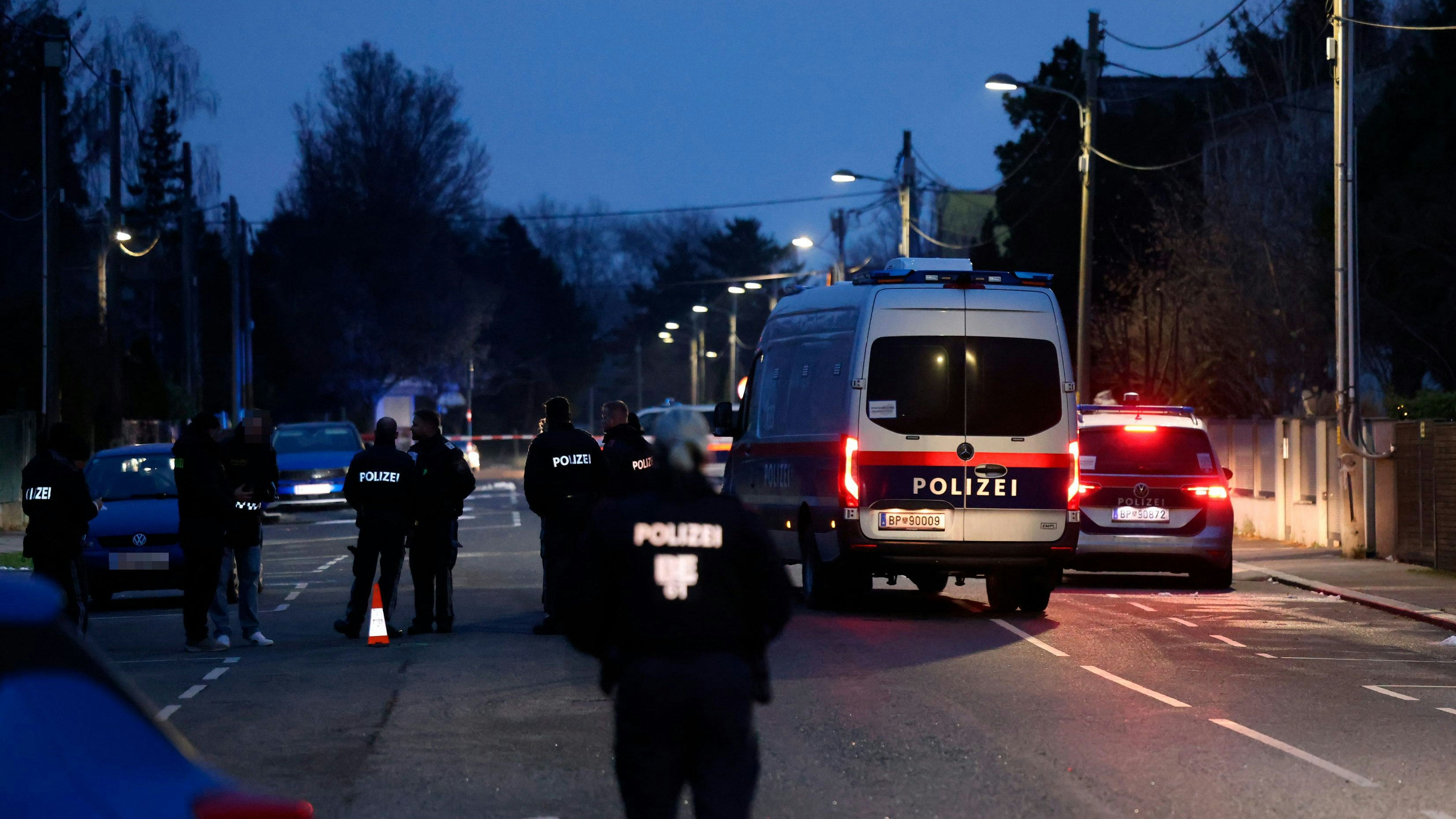 Heute.at - 2 Tote nach Schüssen in Wohnhaus – Cobra-Großeinsatz