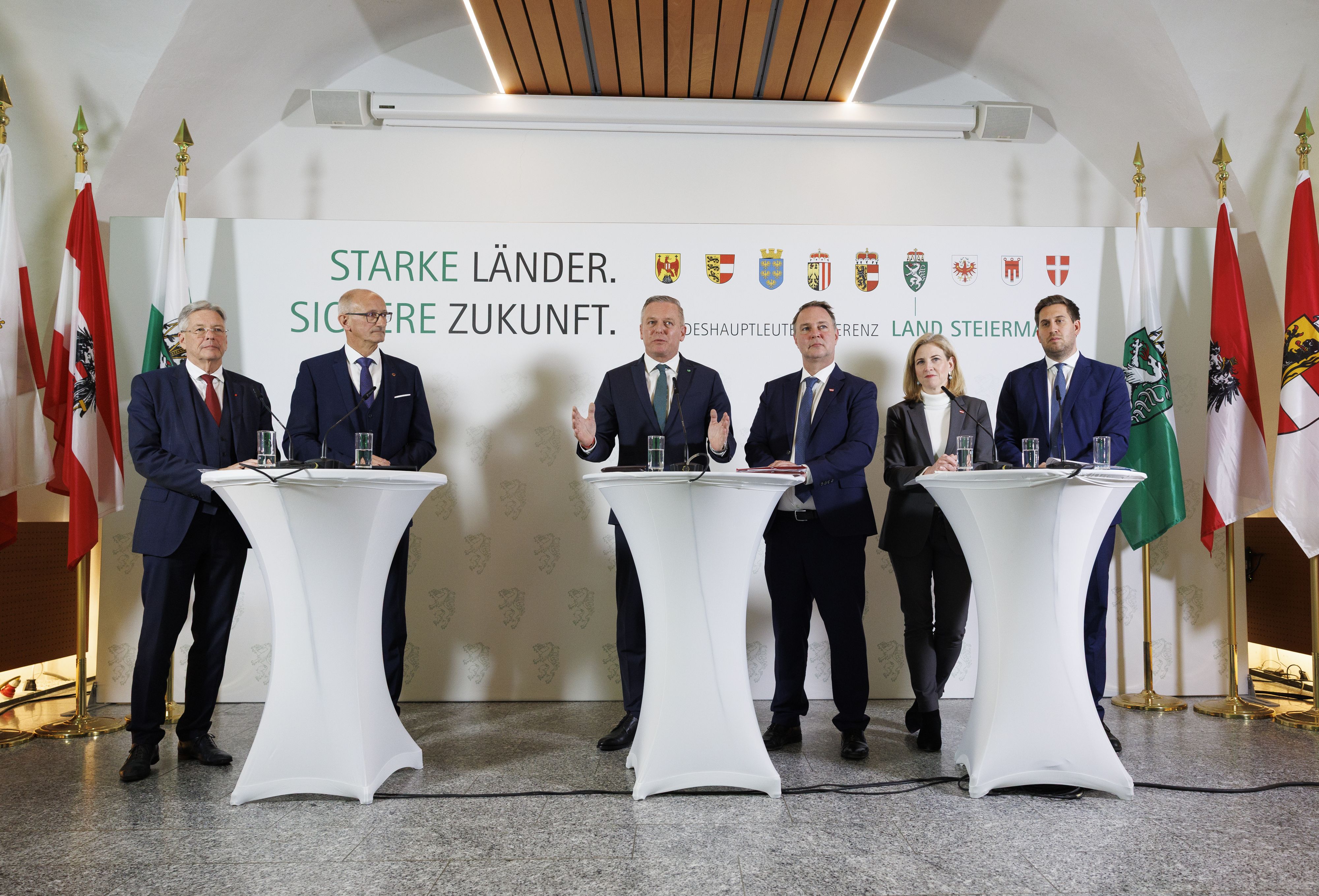 Frostige Stimmung zwischen Bund und Ländern bei der Pressekonferenz nach der Landeshauptleutekonferenz am 14. November im Schloss Seggau.