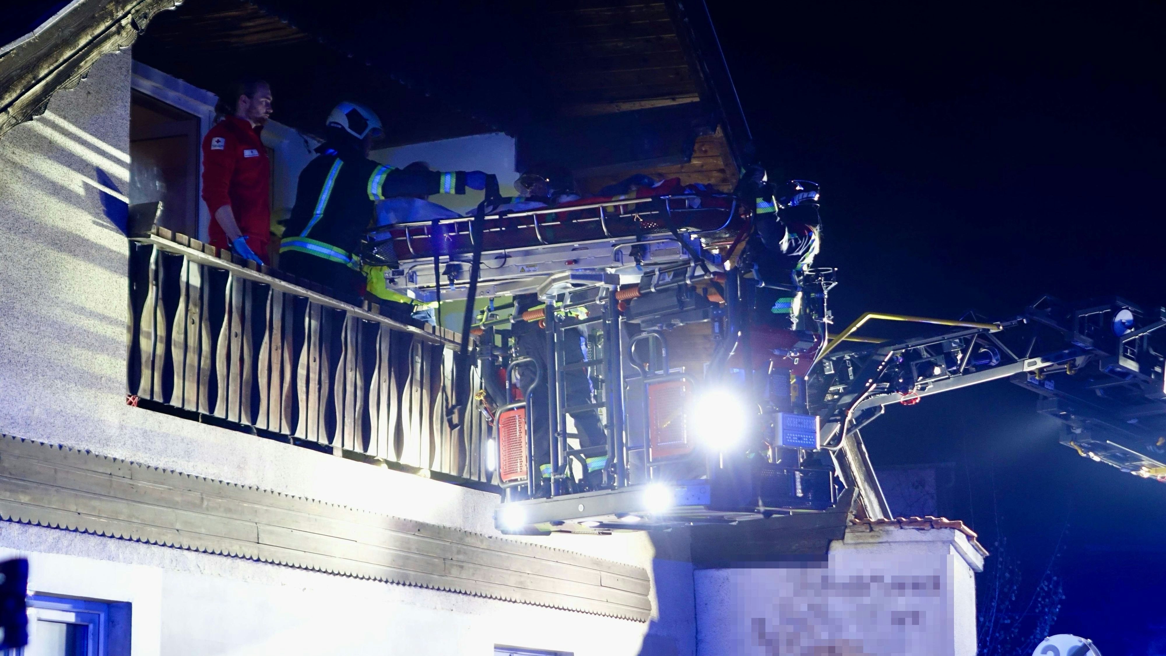 Heute.at - Medizinischer Notfall! Bewohner aus Haus gerettet