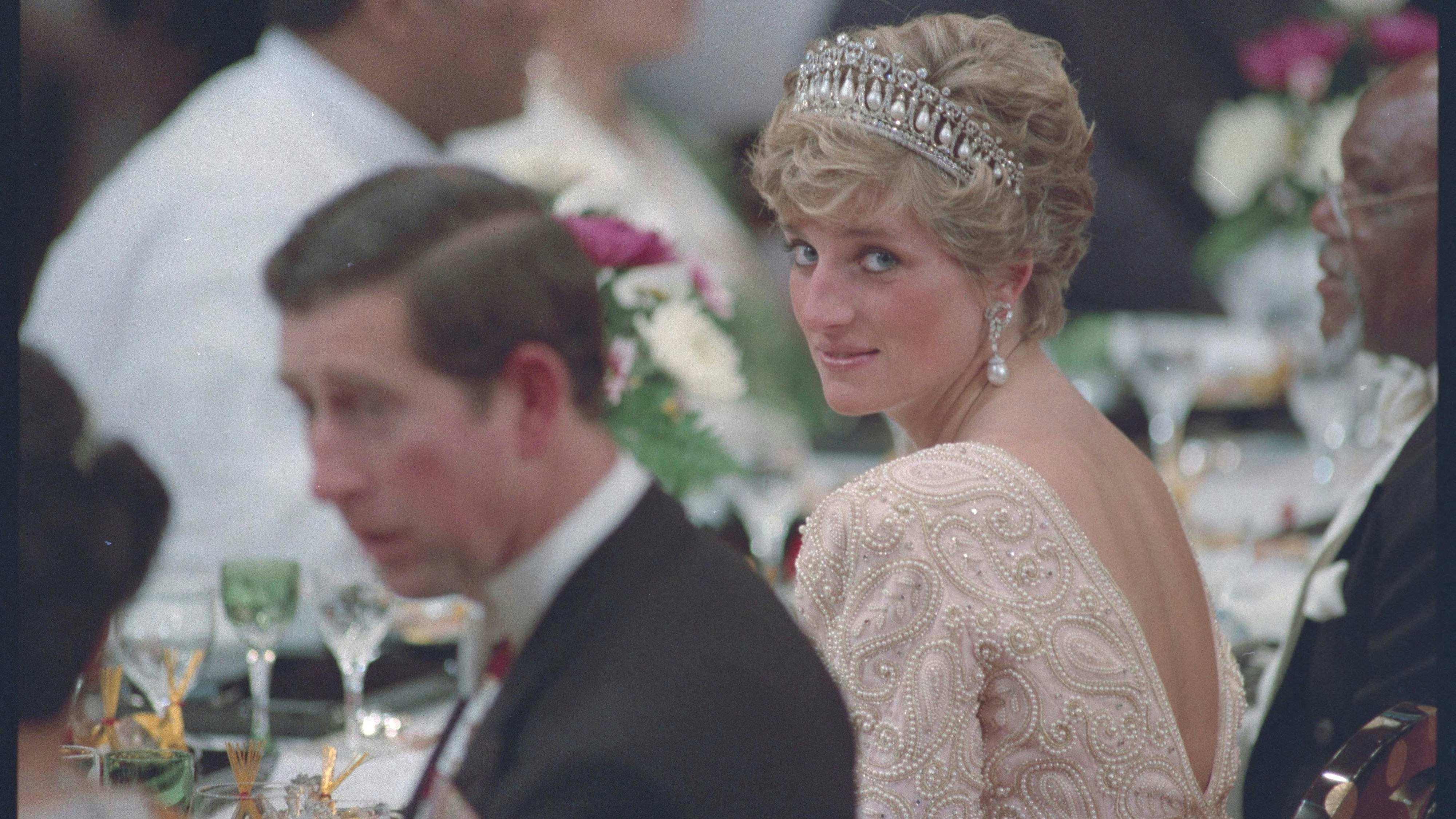 Heute.at - Neues Buch enthüllt: So wurde Lady Di in Tod getrieben