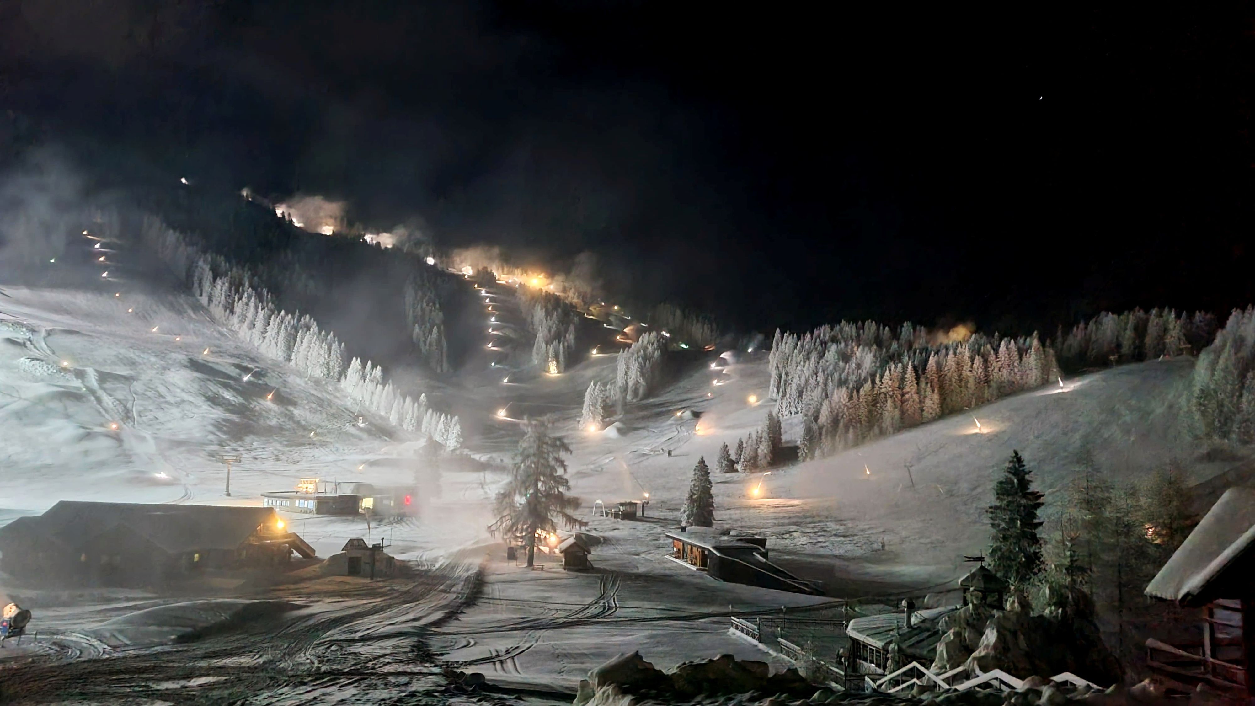 Auf der Höss wird Tag und Nacht beschneit.