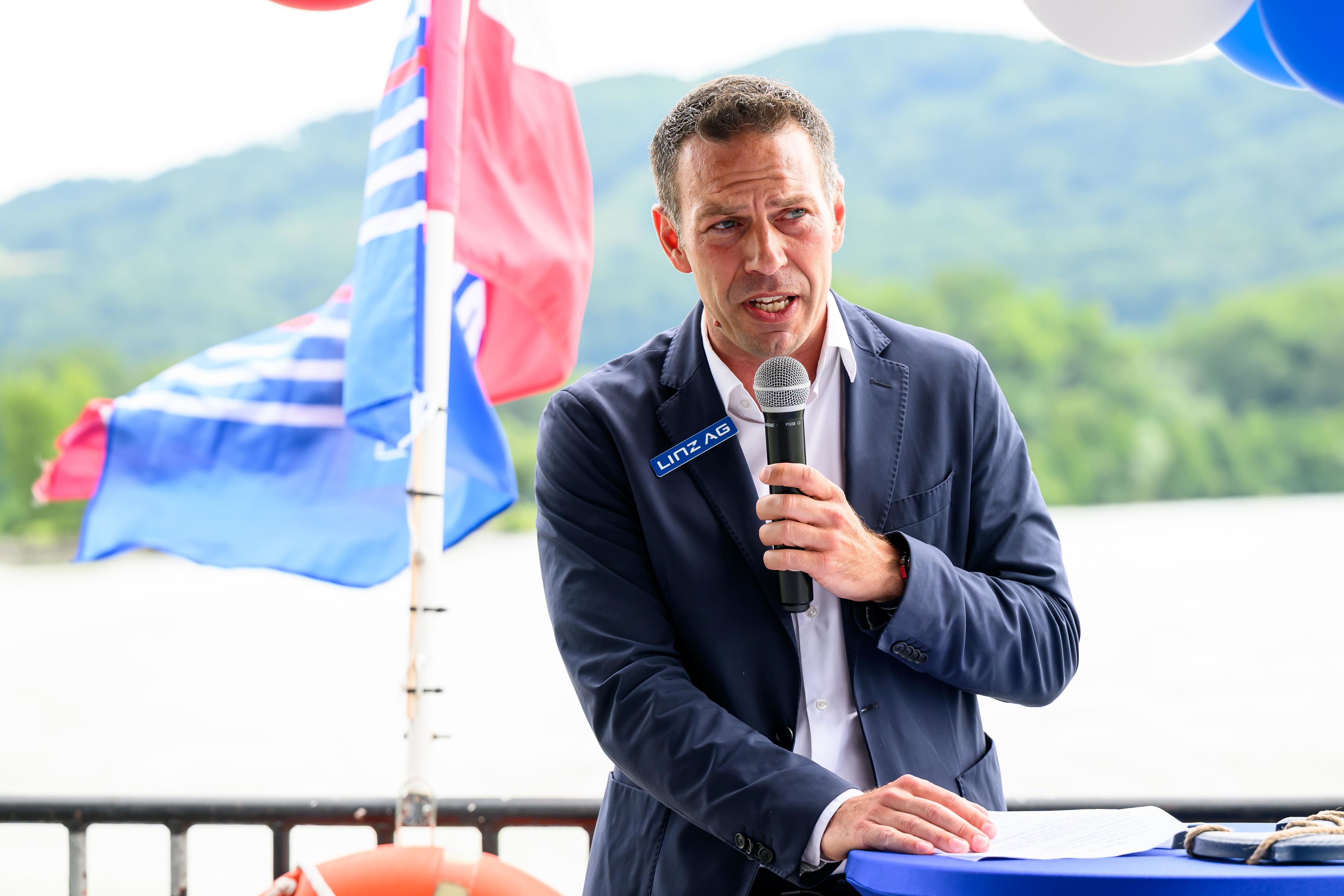 Christoph Peschek wehrt sich gegen Kritiker.