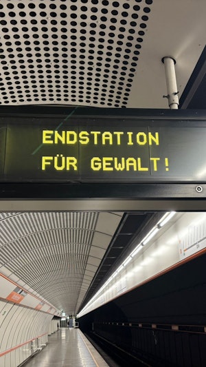 Gewalt an Frauen: Wiener Linien setzen mit "Endstation für Gewalt!" zum Aktionstag ein starkes Zeichen für Sicherheit und Prävention in Öffis.