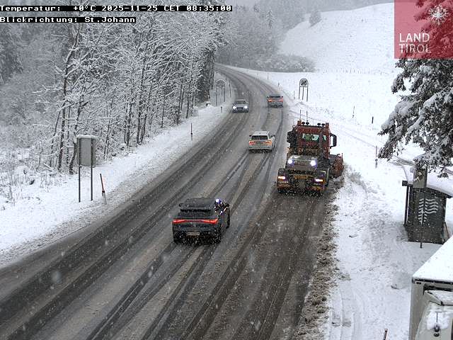 Heute.at - Heftige Schneefälle sorgen für Verkehrschaos im Westen