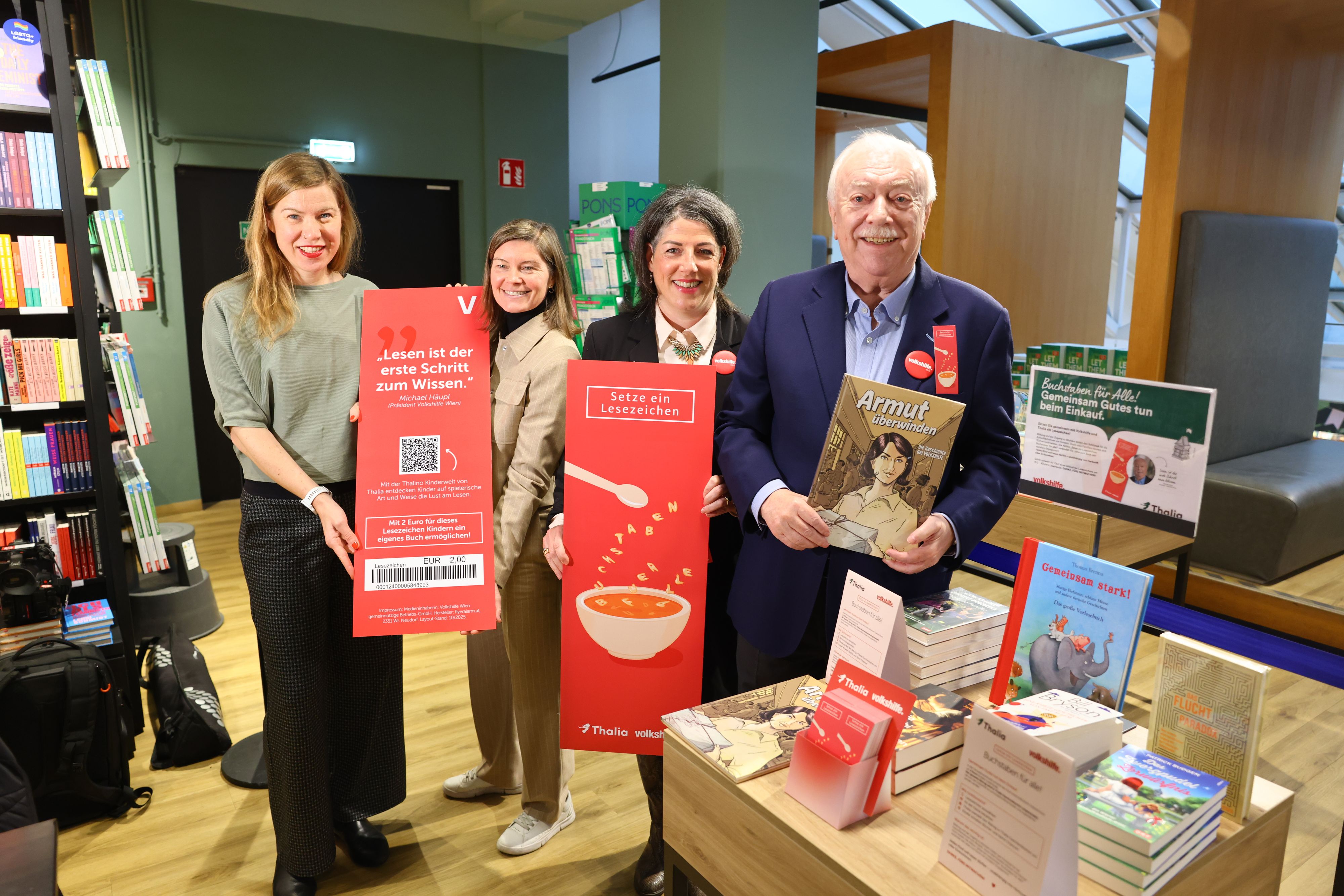 Judith Ranftler, Mitglied der Geschäftsführung der Volkshilfe Österreich, Andrea Heumann, Geschäftsführerin Thalia, Tanja Wehsely, Geschäftsführerin der Volkshilfe Wien und Volkshilfe Wien-Präsident Michael Häupl (v.l.)