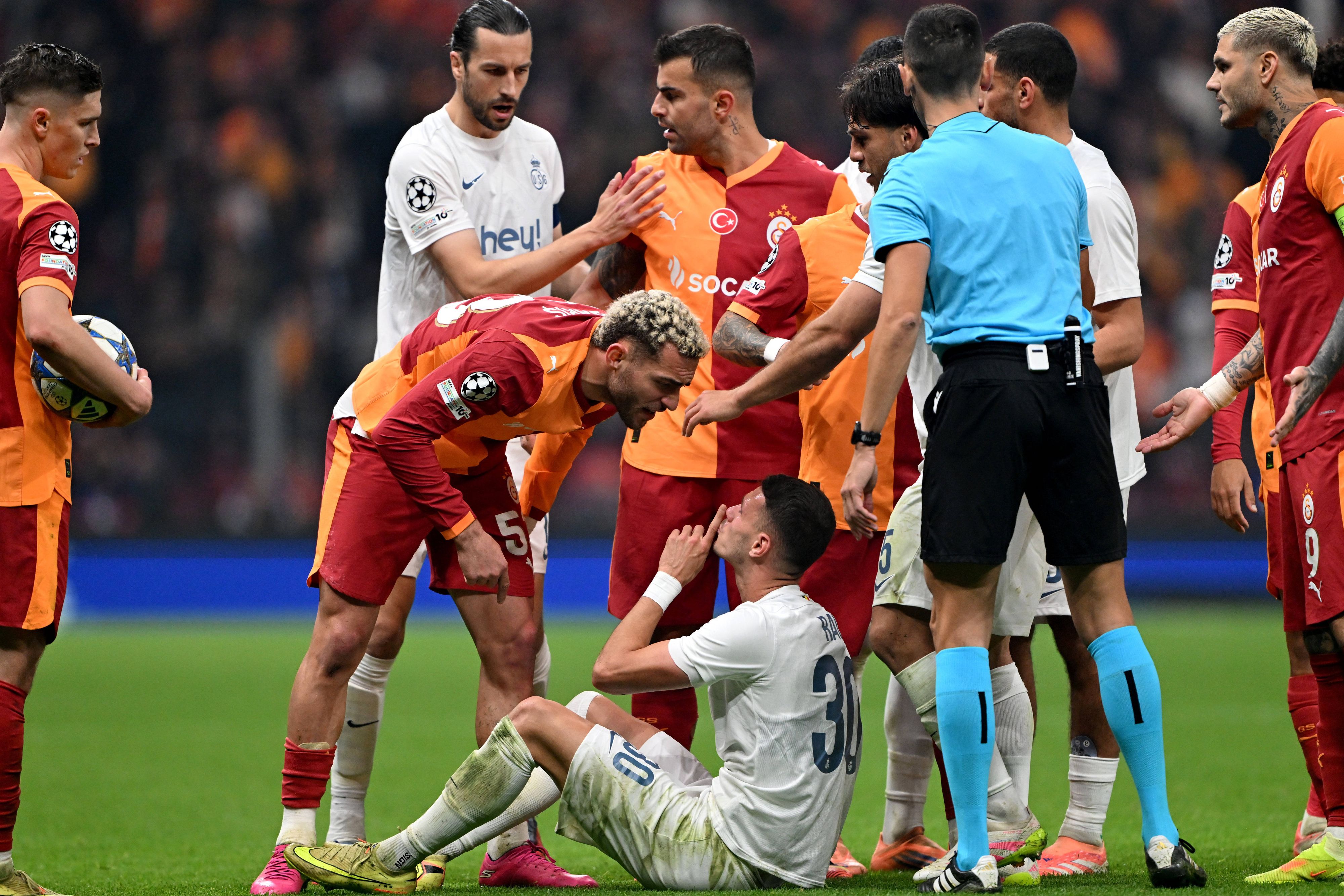 Raul Florucz im Streit mit Baris Alper Yilmaz.