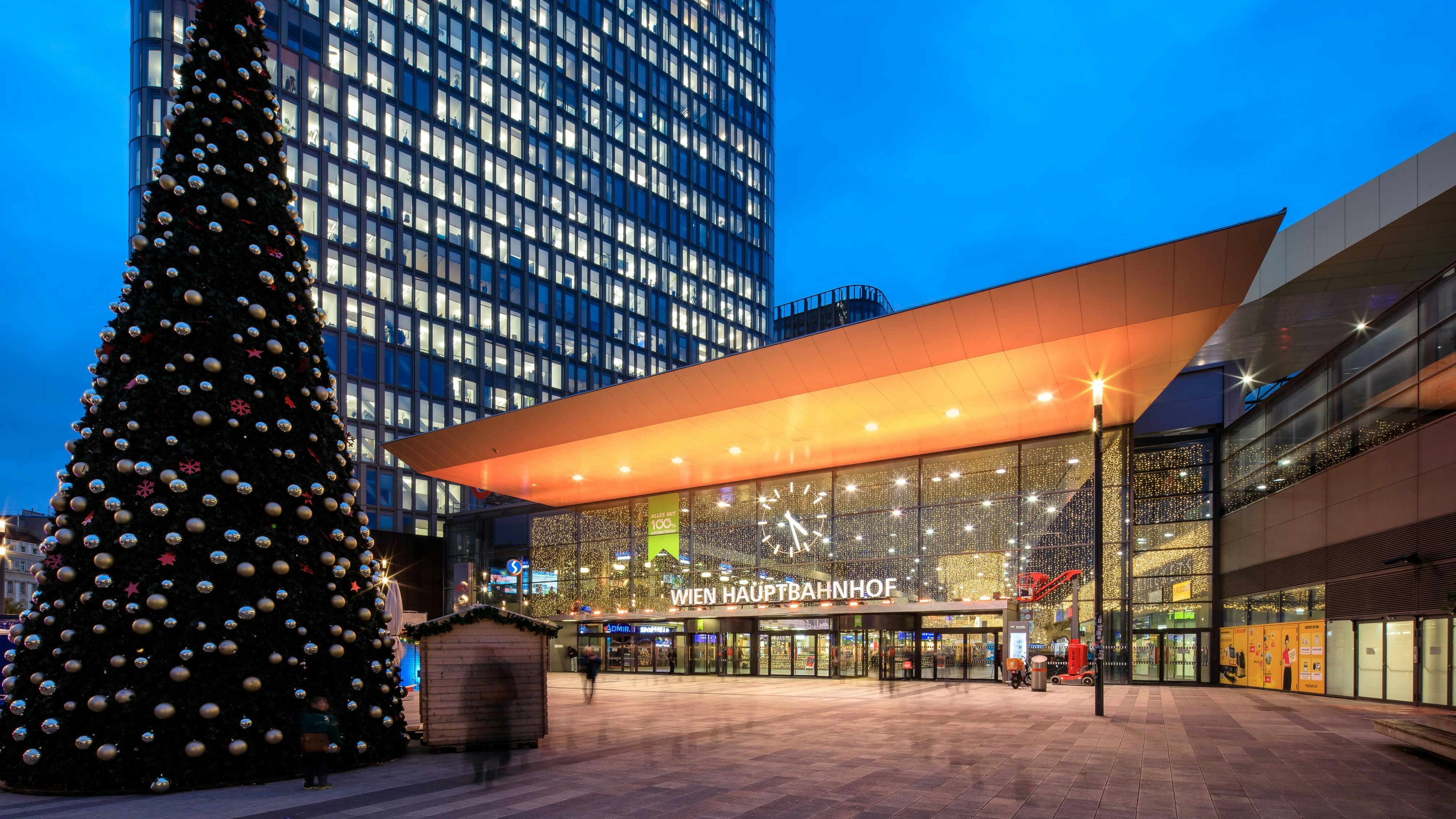 Heute.at - Darum leuchtet der Wiener Hauptbahnhof jetzt orange
