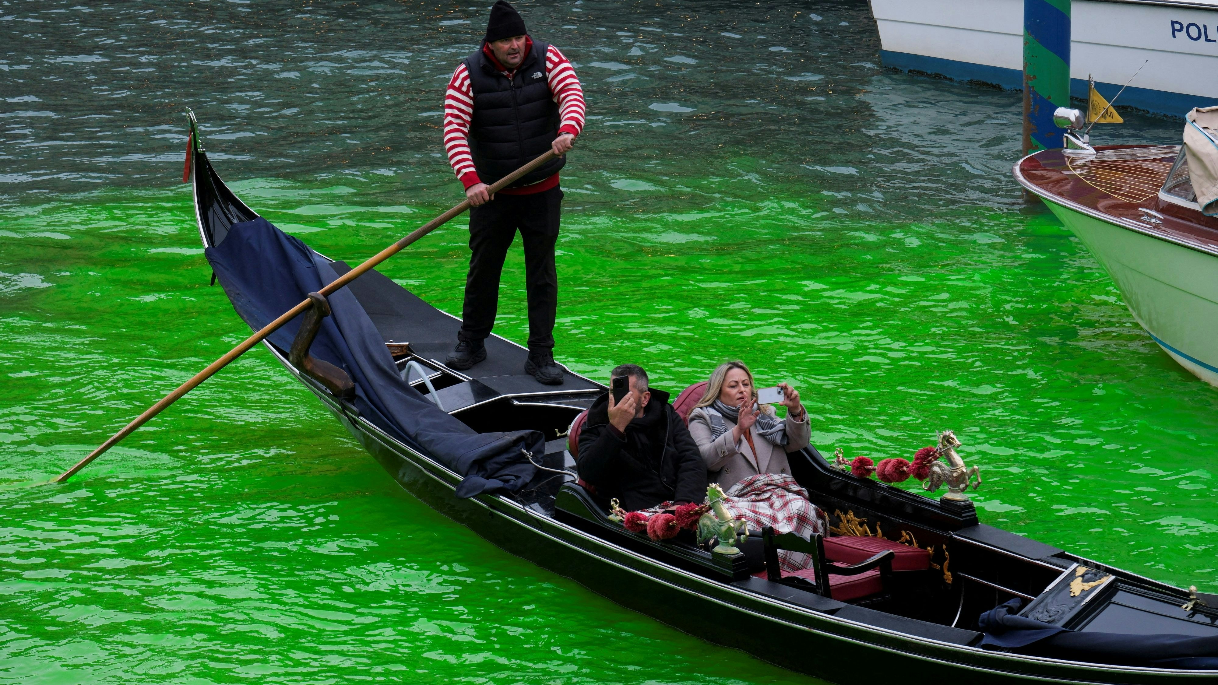 Heute.at - Farb-Attacke auf Kanal: Greta Thunberg regt Venedig auf