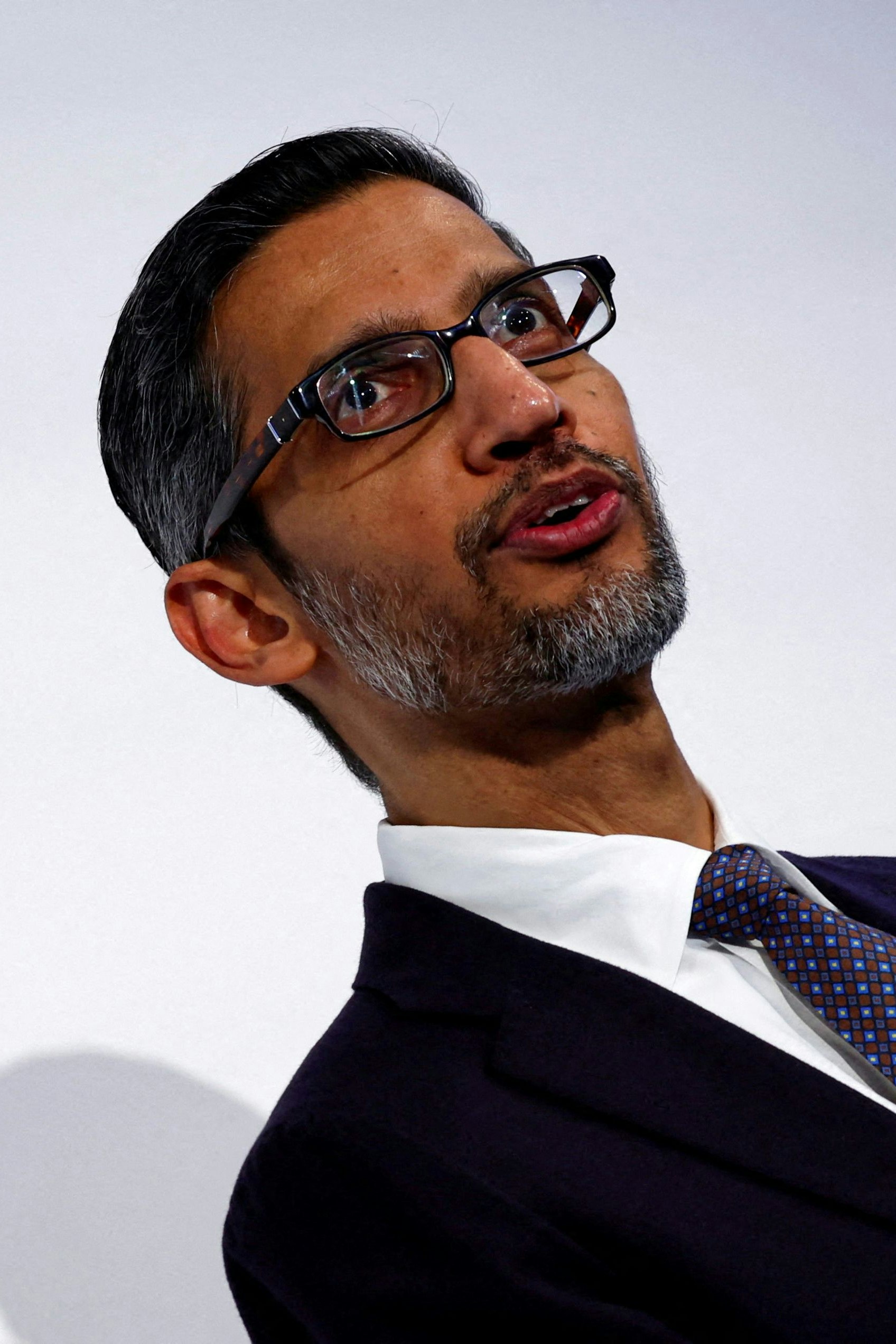 Eine KI von Google (hier CEO Sundar Pichai) unterstellte einer Senatorin Straftaten